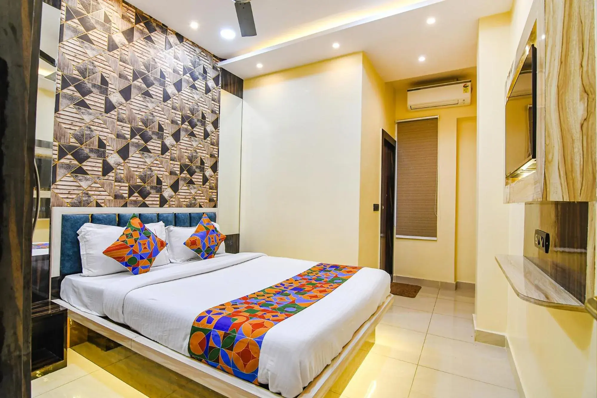 Bed in FabHotel Royal Park Inn - Nr Eden Garden Stadium Bed in FabHotel Royal Park Inn - Nr Eden Garden Stadium