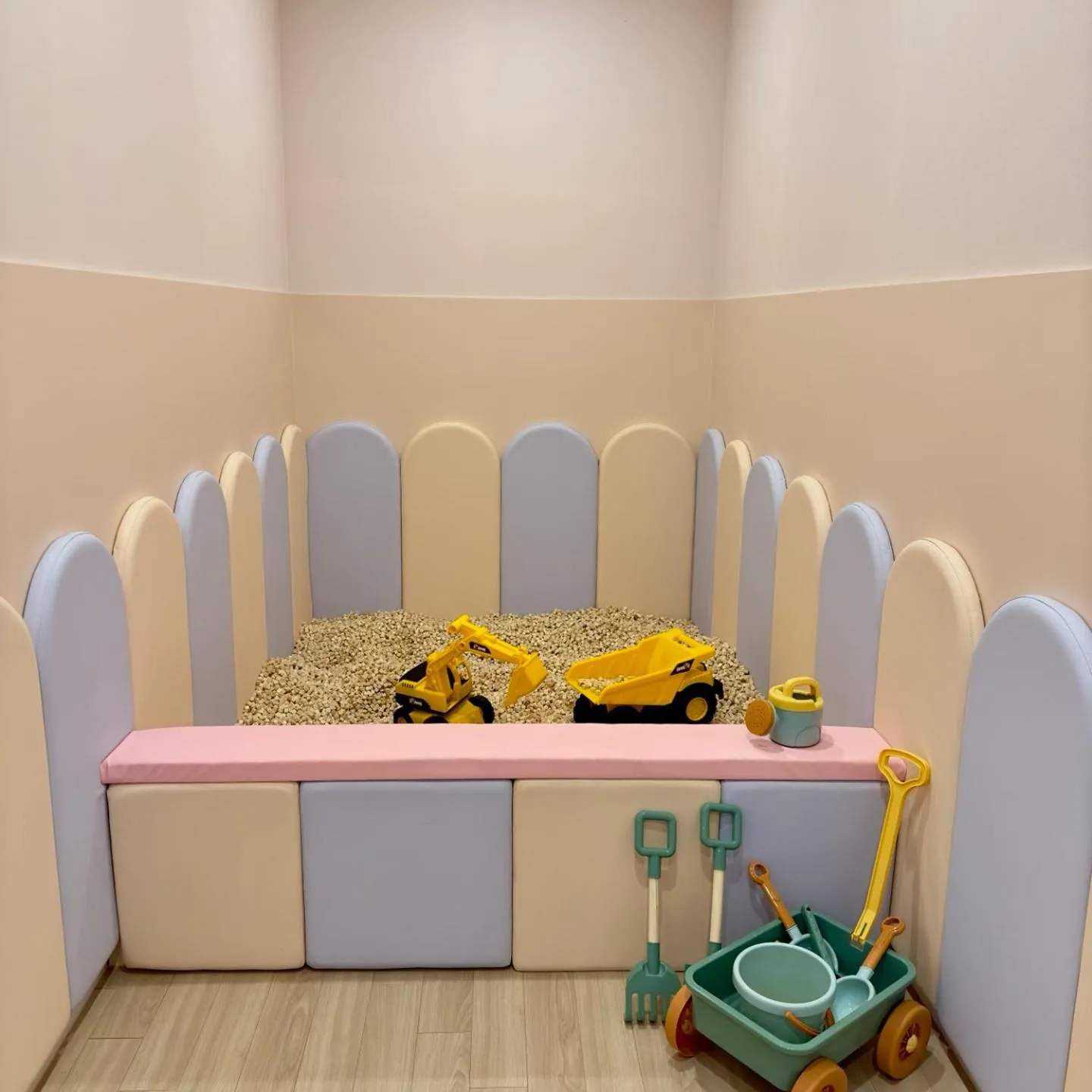 Photo of the whole room in Doan Pool villa & Kids Hotel