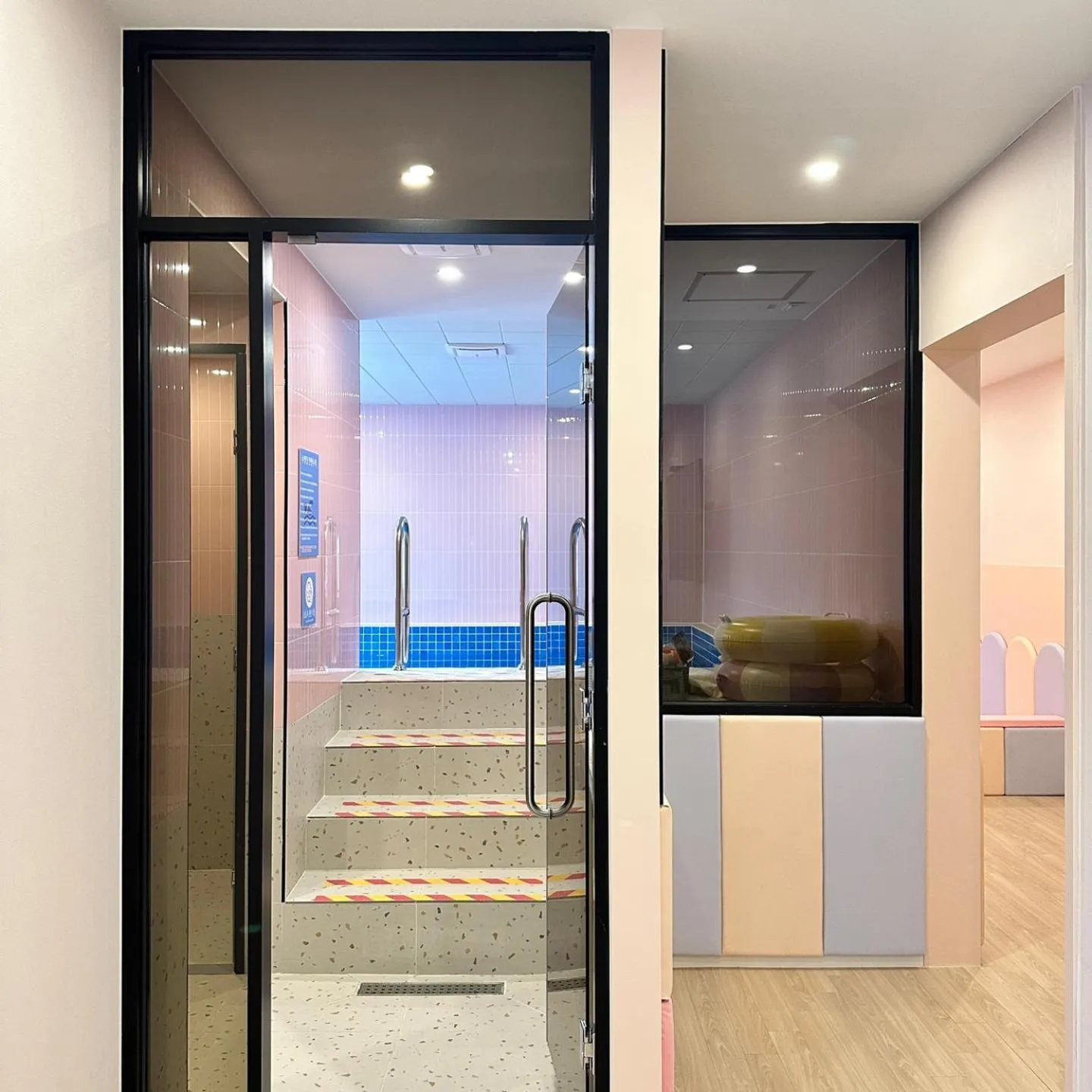 Swimming pool in Doan Pool villa & Kids Hotel