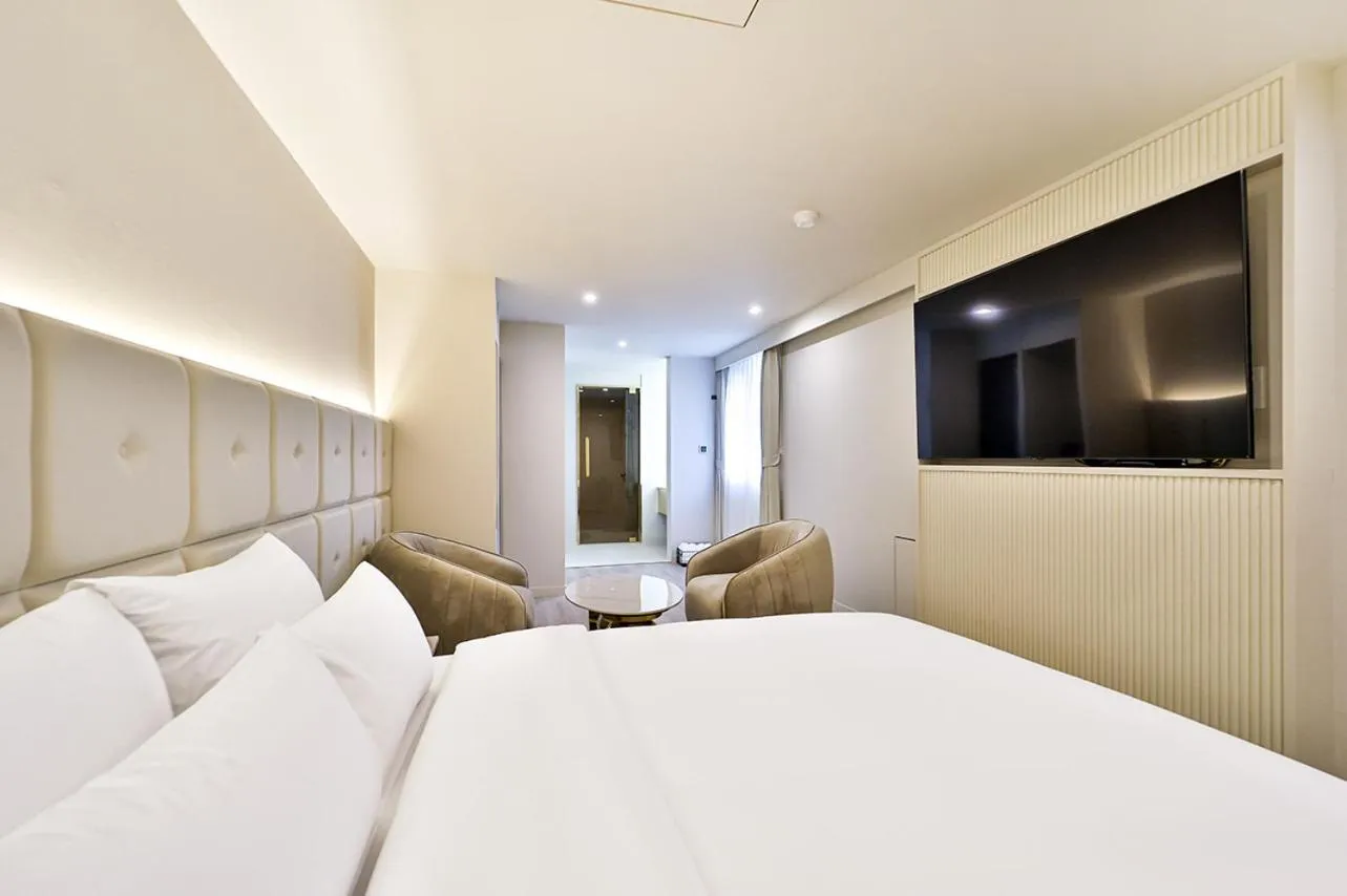 Bedroom, Bed in Denbasta Hotel Daeyeon