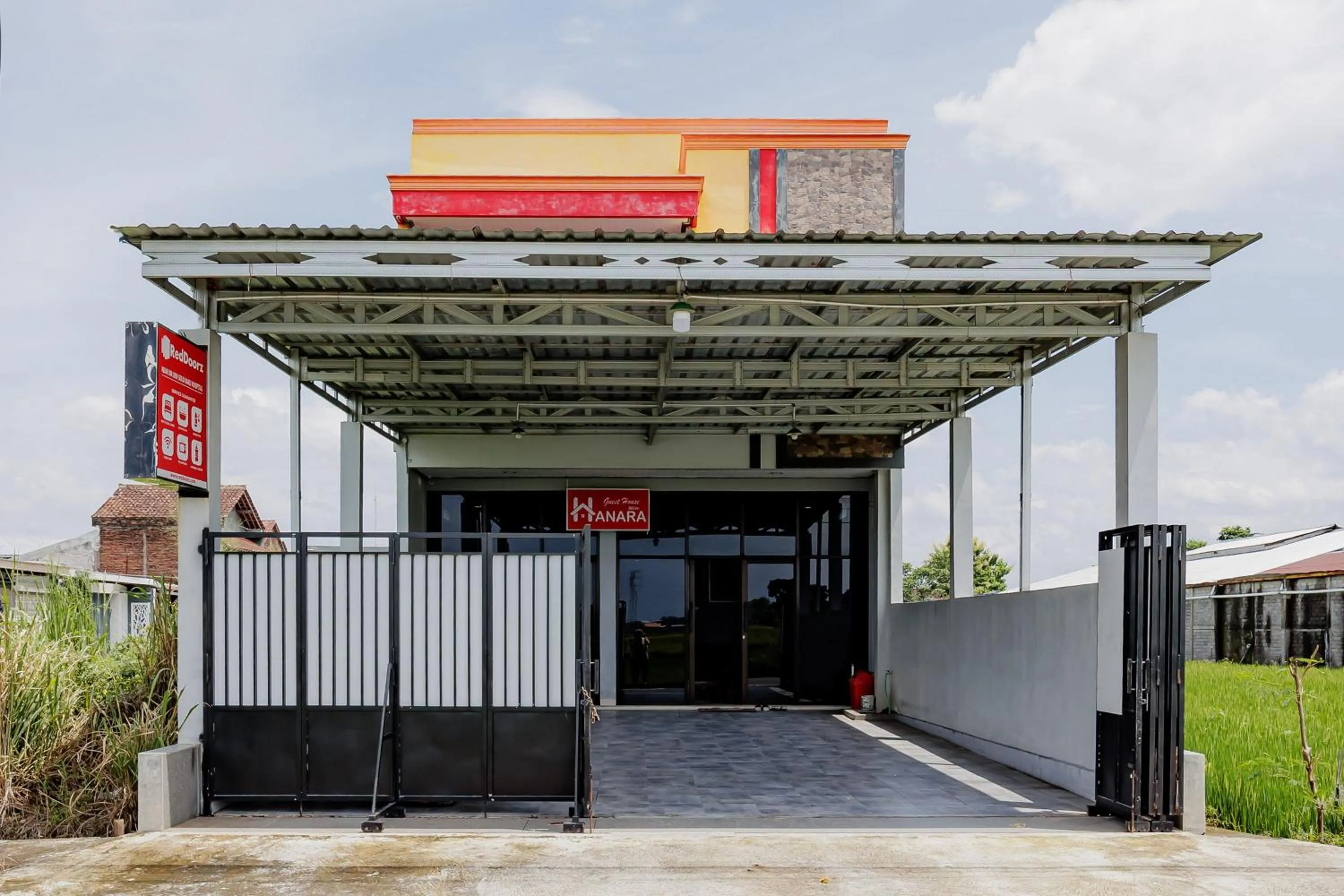 RedDoorz Near Dr Oen Solo Baru Hospital
