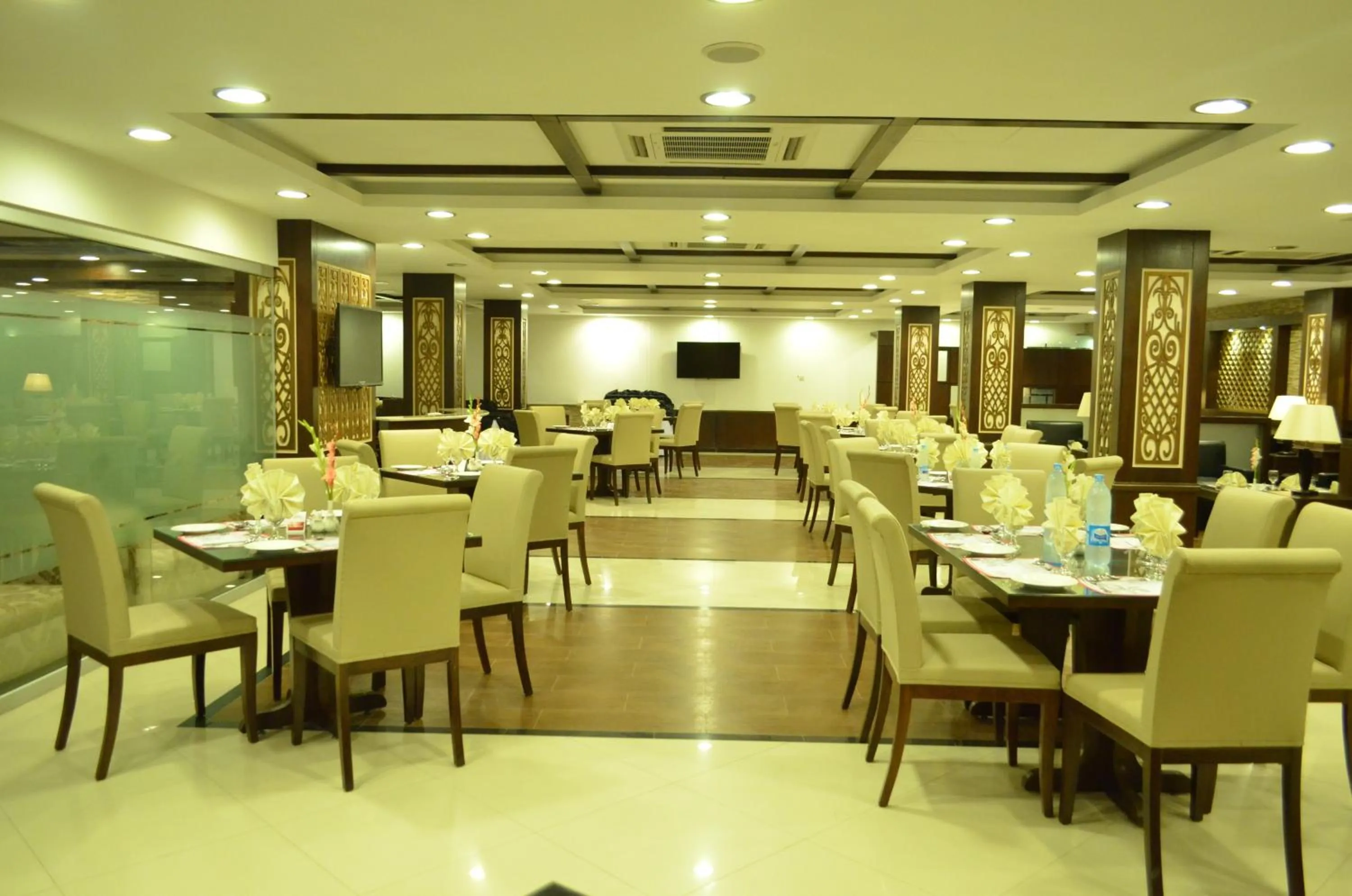 Restaurant/places to eat in Royalton Hotel Rawalpindi