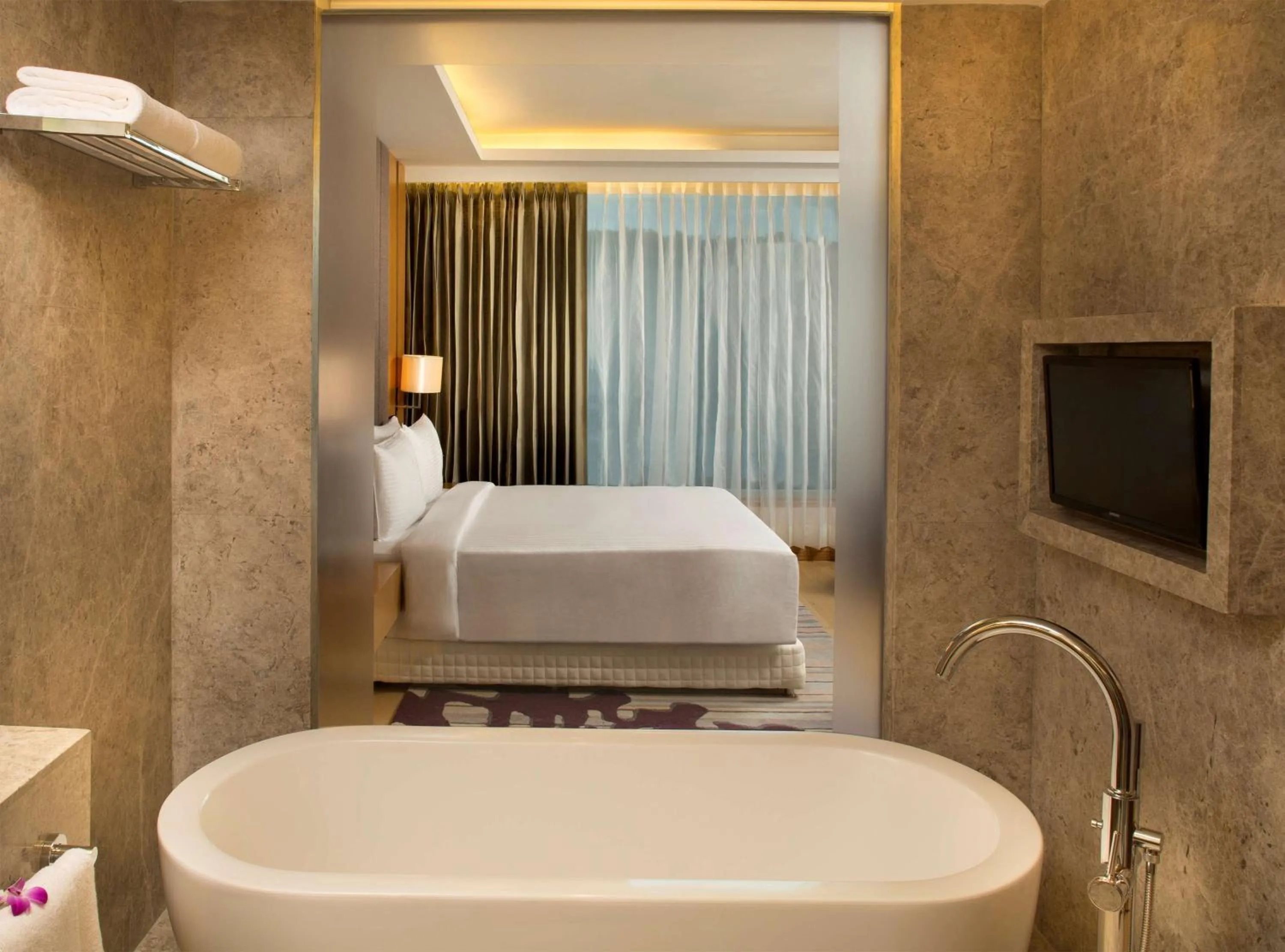 Bathroom, Bed in Radisson Blu Hotel Guwahati