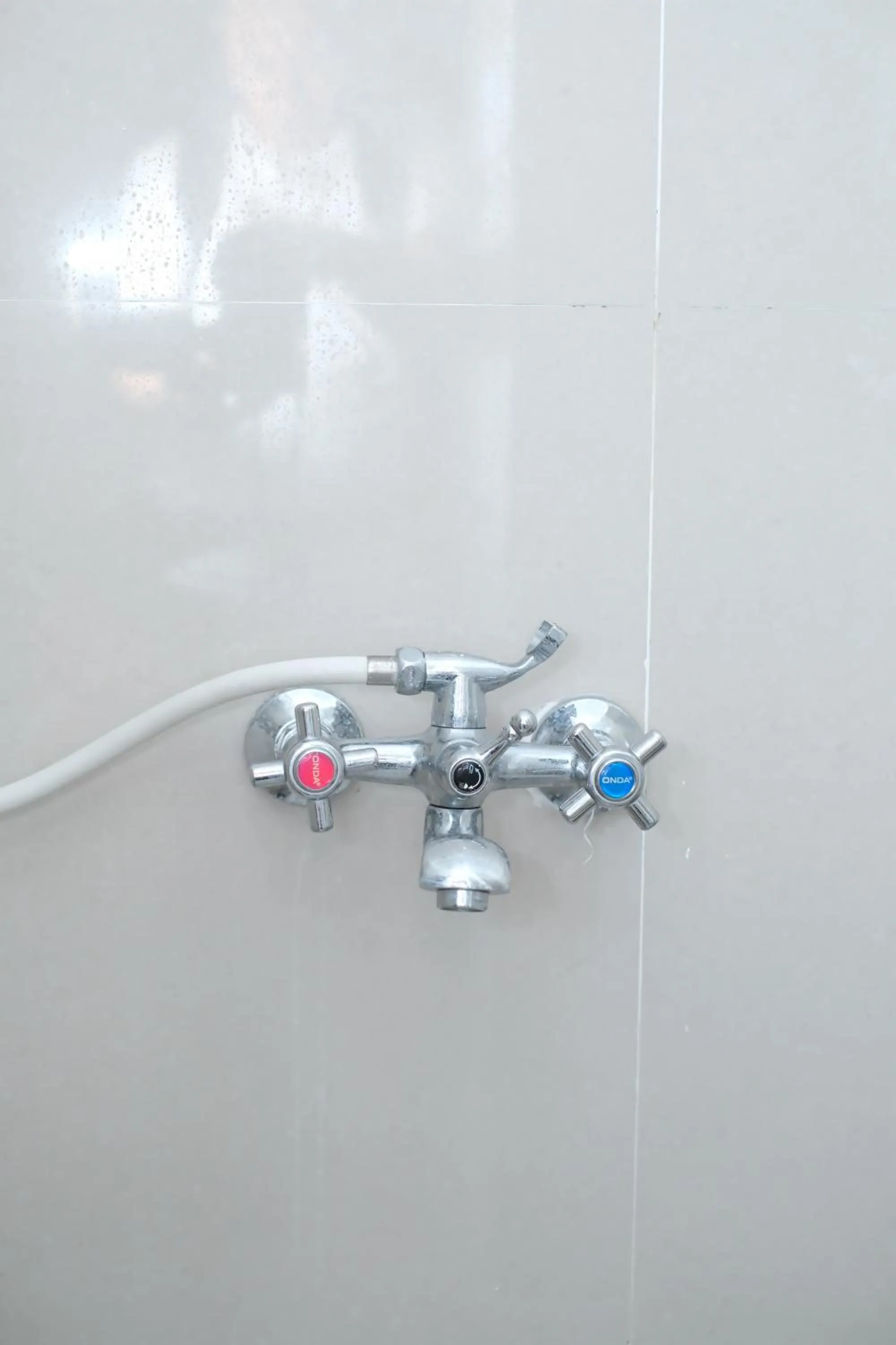 Shower in Omah Manahan