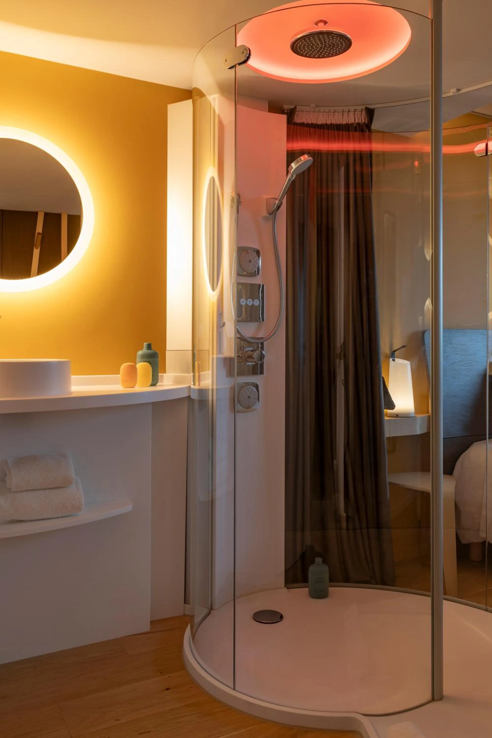 Bathroom, Bed in Nomad Hotel Dijon