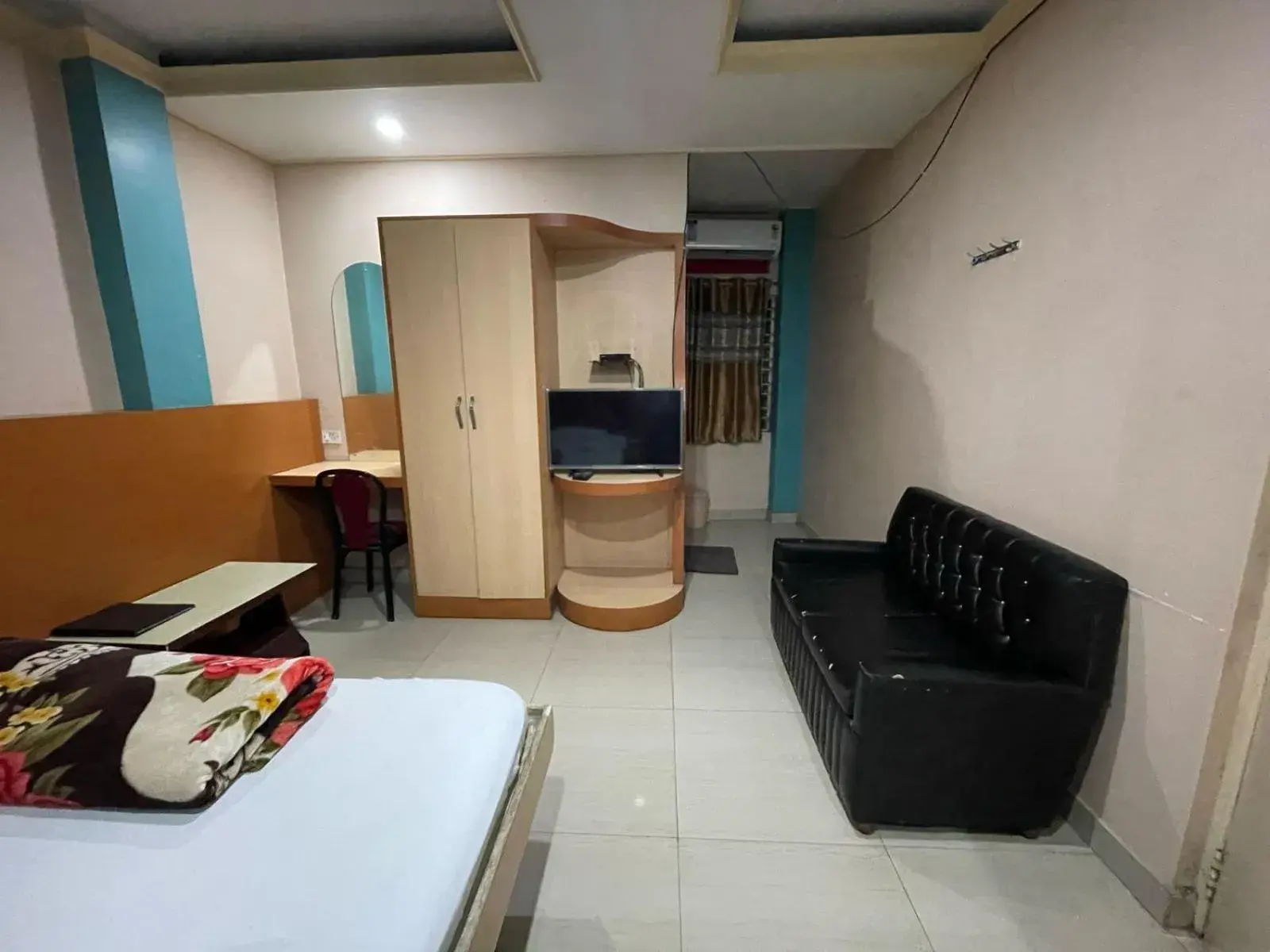 wardrobe, Bed in Starline Hotel wardrobe, Bed in Starline Hotel