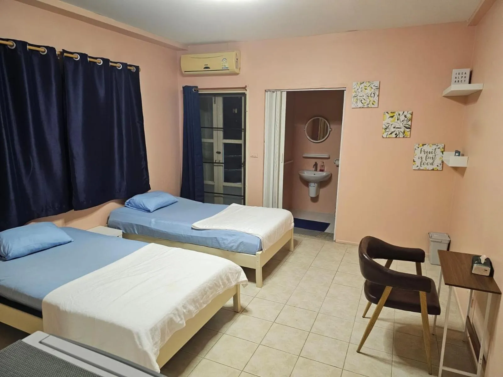 Twin Room with Balcony in Angels "Inn"