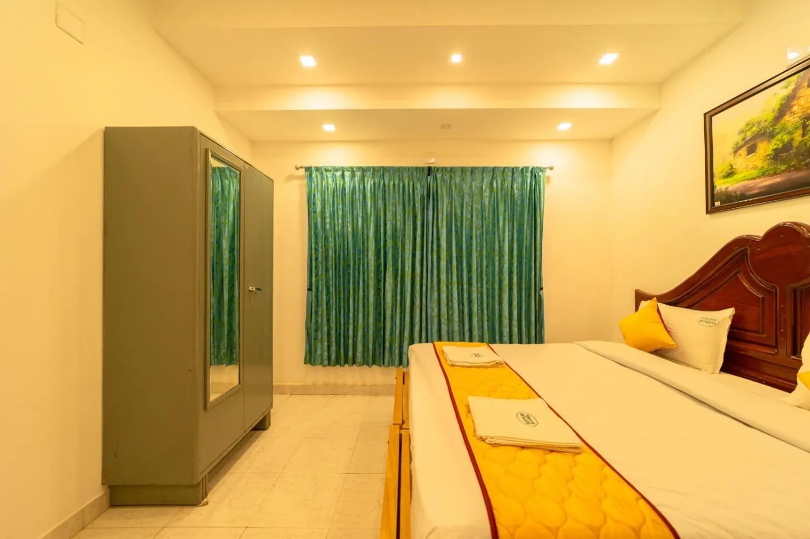 Photo of the whole room, Bed in Fortune Retreats