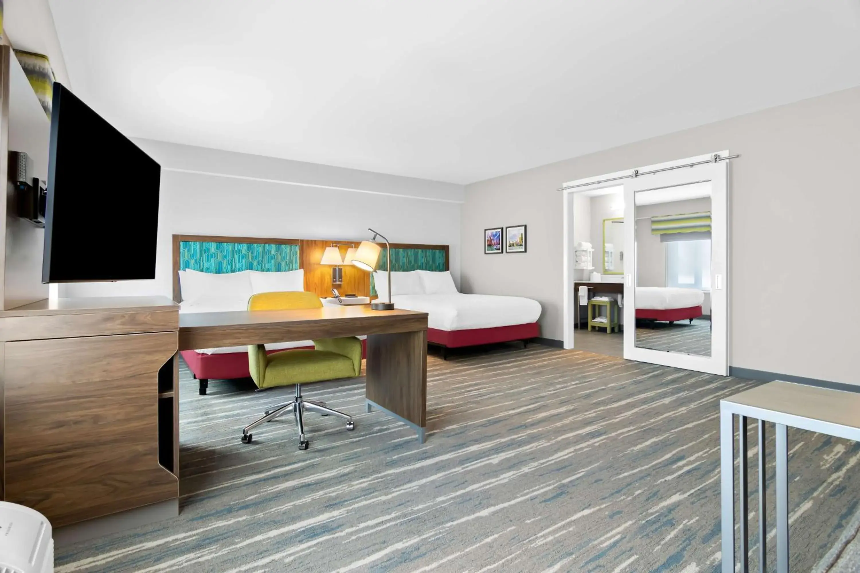 Bed in Hampton Inn & Suites Chicago Medical District Uic Bed in Hampton Inn & Suites Chicago Medical District Uic