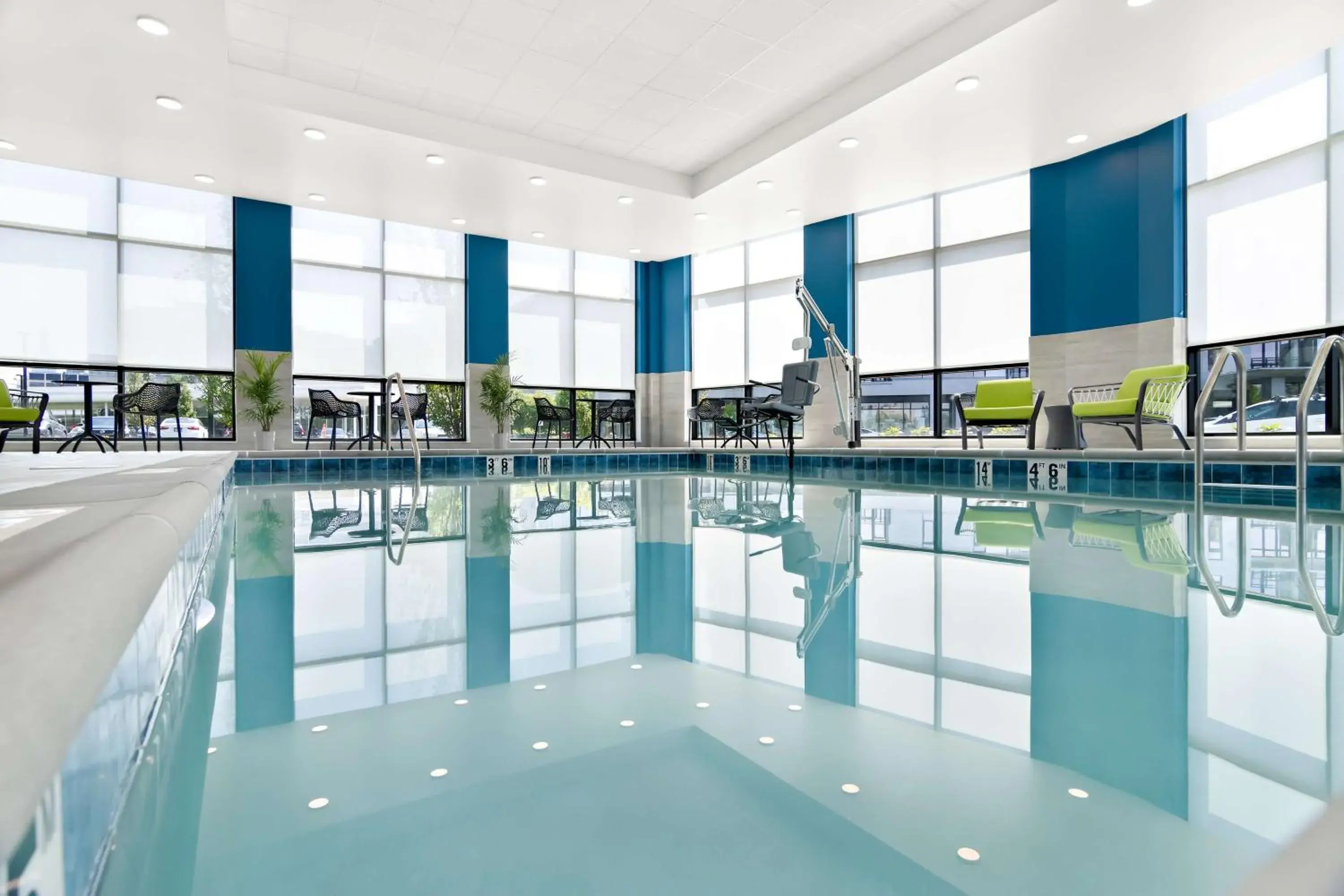 Pool view in Hampton Inn & Suites Chicago Medical District Uic Pool view in Hampton Inn & Suites Chicago Medical District Uic