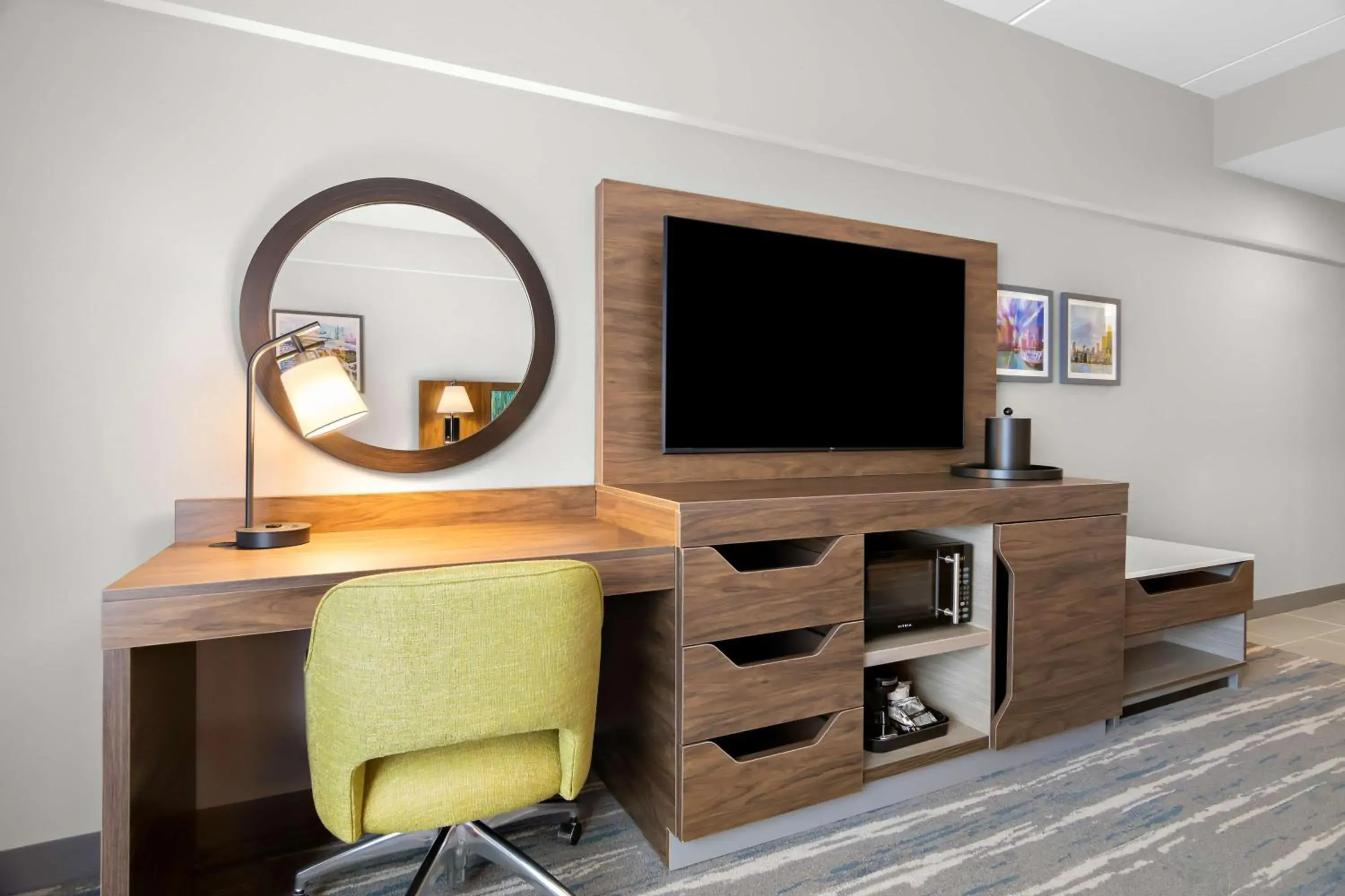 Bedroom in Hampton Inn & Suites Chicago Medical District Uic Bedroom in Hampton Inn & Suites Chicago Medical District Uic