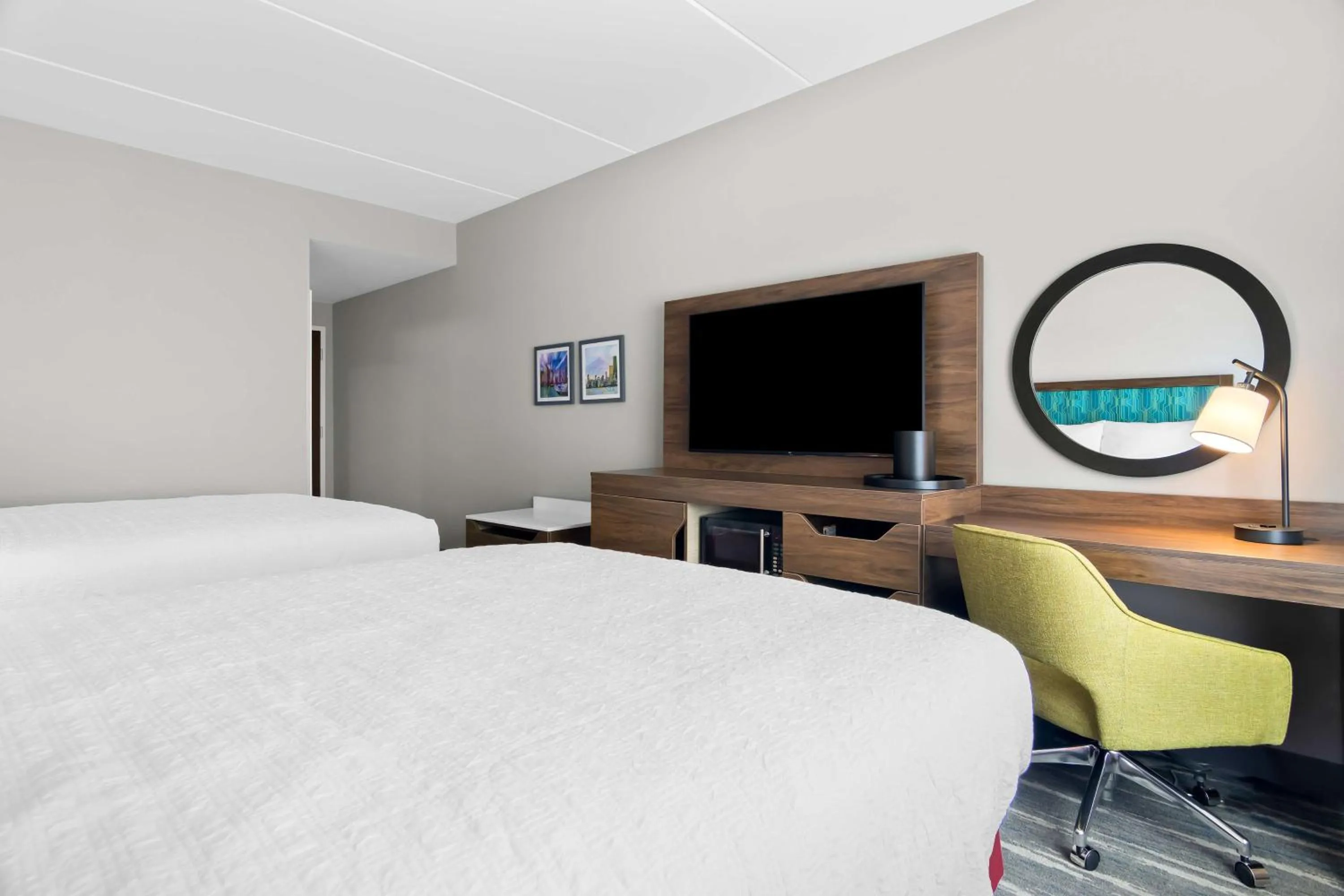 Bed in Hampton Inn & Suites Chicago Medical District Uic