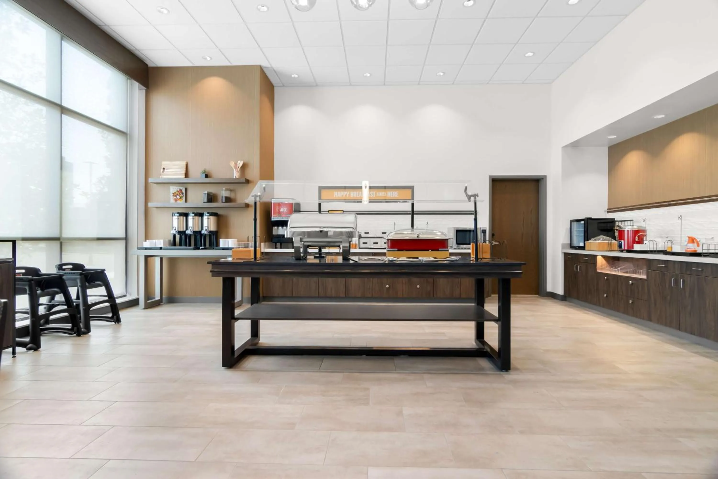 Food and drinks in Hampton Inn & Suites Chicago Medical District Uic