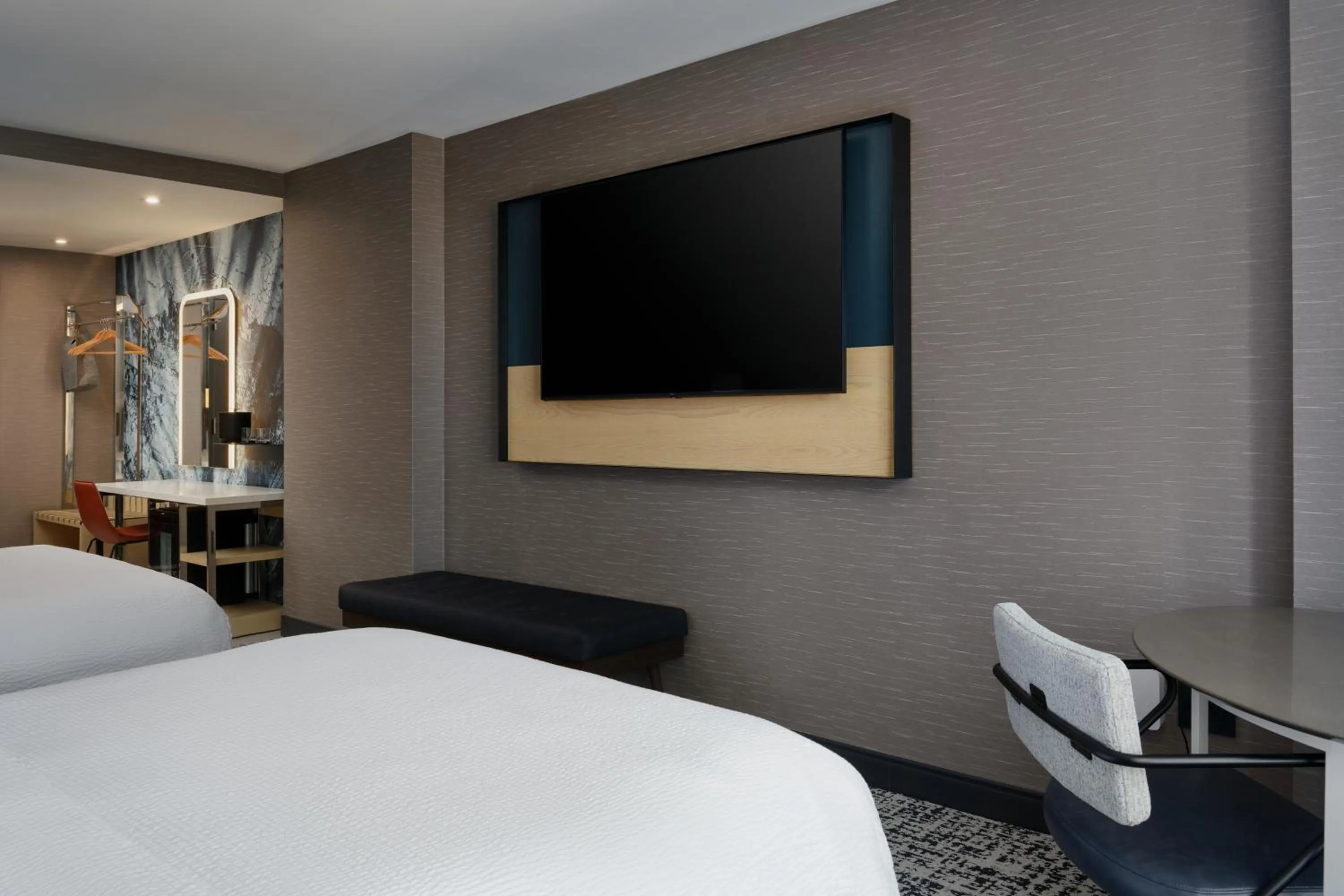 Photo of the whole room, Bed in Tempo By Hilton Raleigh Downtown