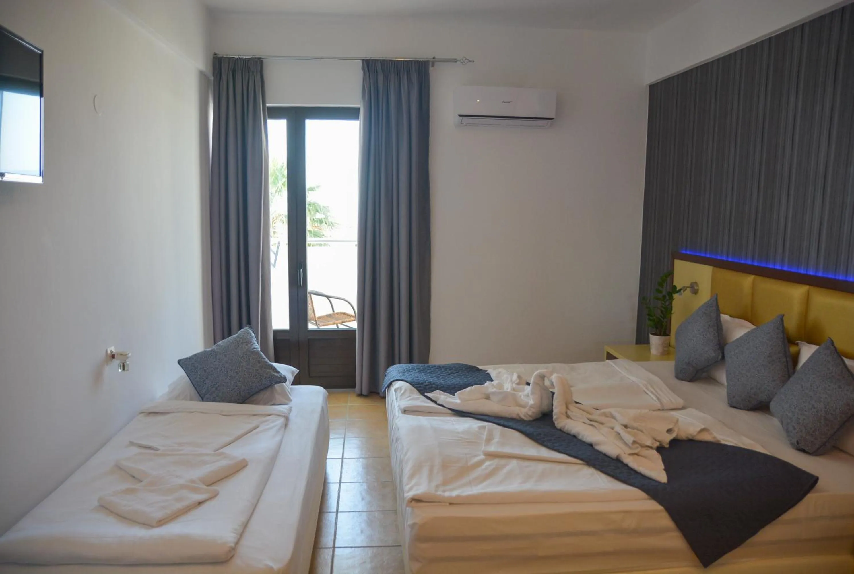 Photo of the whole room, Bed in Sunset Paradise Resort