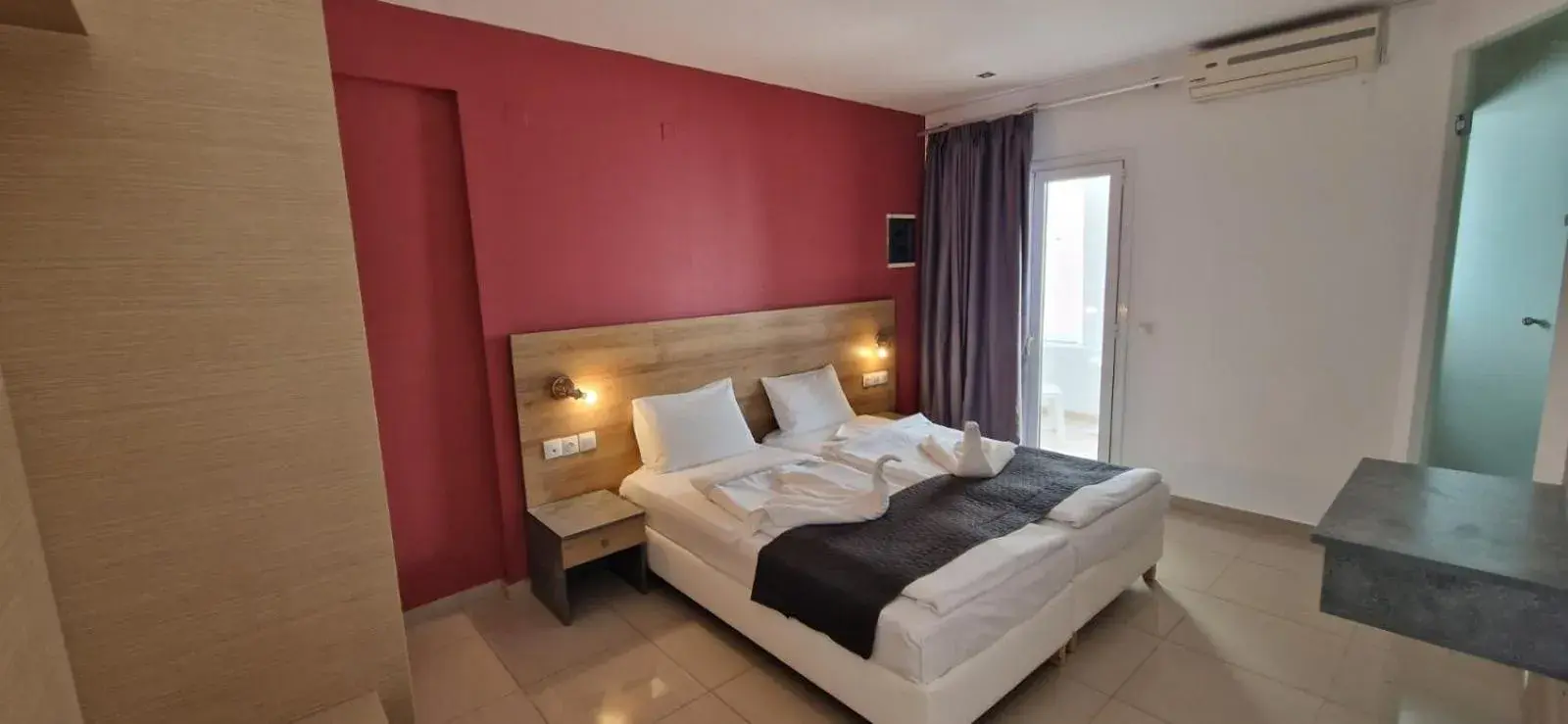 Photo of the whole room, Bed in Sunset Paradise Resort Photo of the whole room, Bed in Sunset Paradise Resort