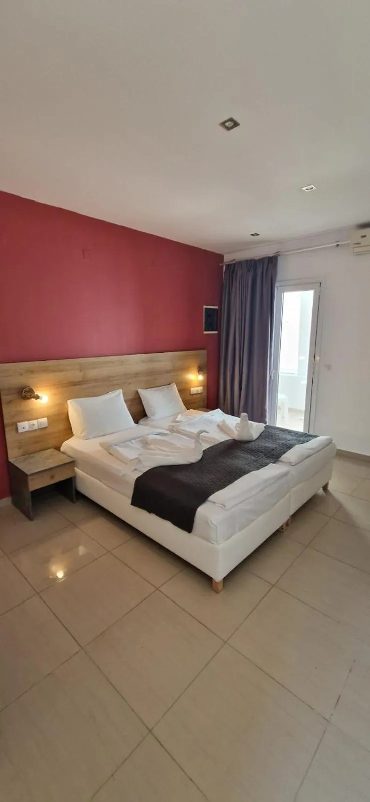 Bed in Sunset Paradise Resort