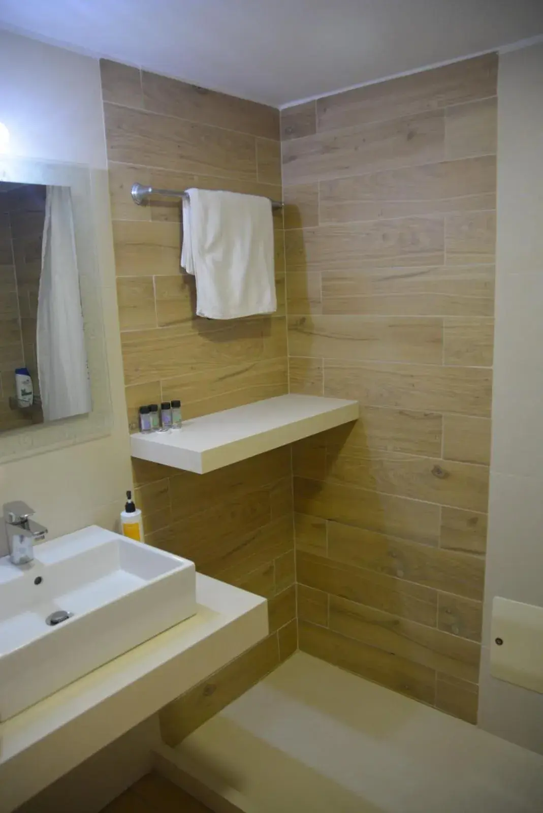 Bathroom in Sunset Paradise Resort Bathroom in Sunset Paradise Resort