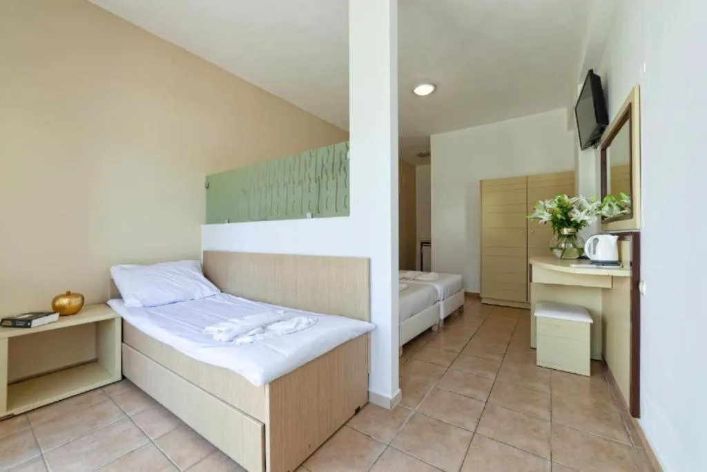 Photo of the whole room, Bed in Sunset Paradise Resort