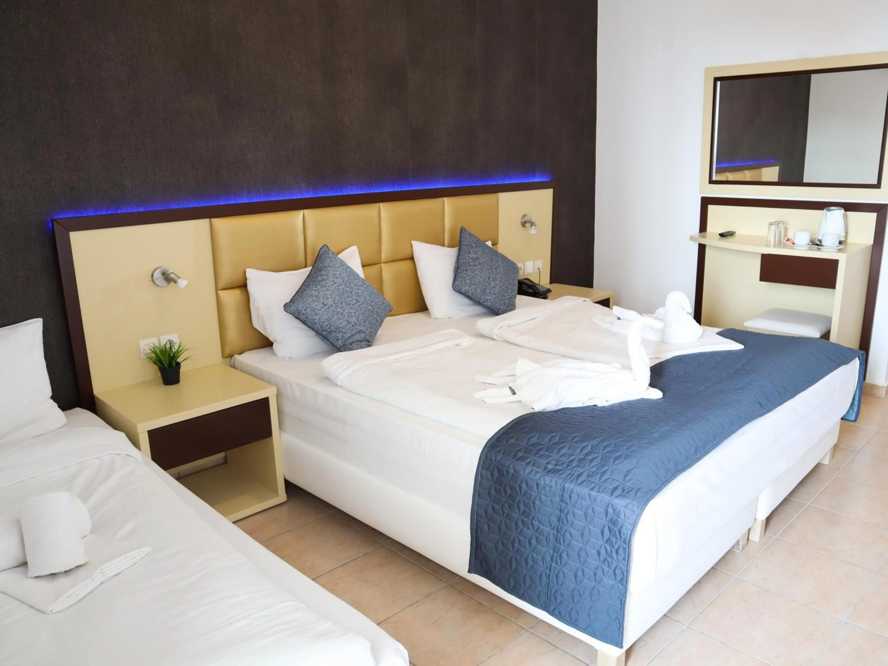 Photo of the whole room, Bed in Sunset Paradise Resort