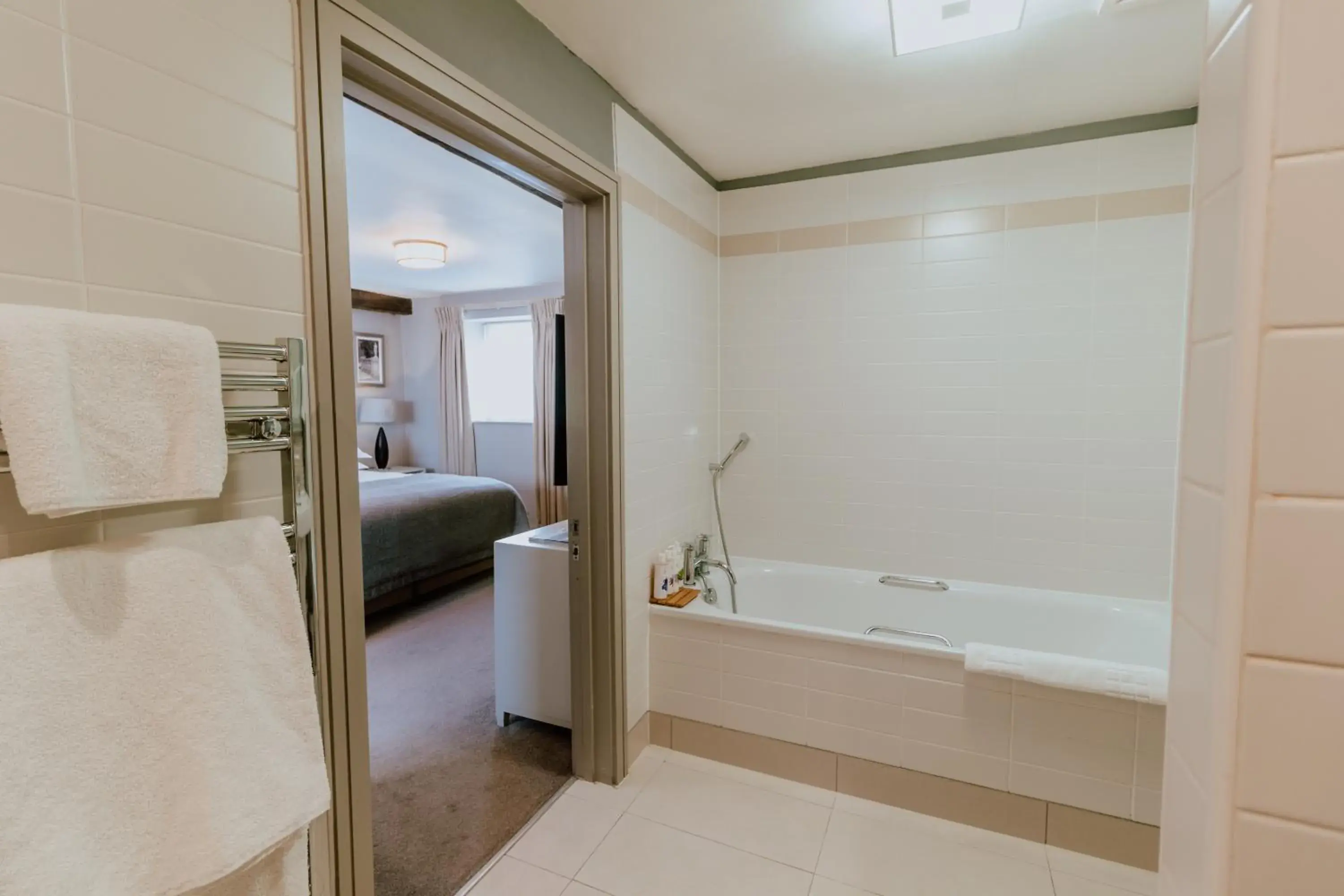 Bathroom, Bed in Widbrook Grange Bathroom, Bed in Widbrook Grange