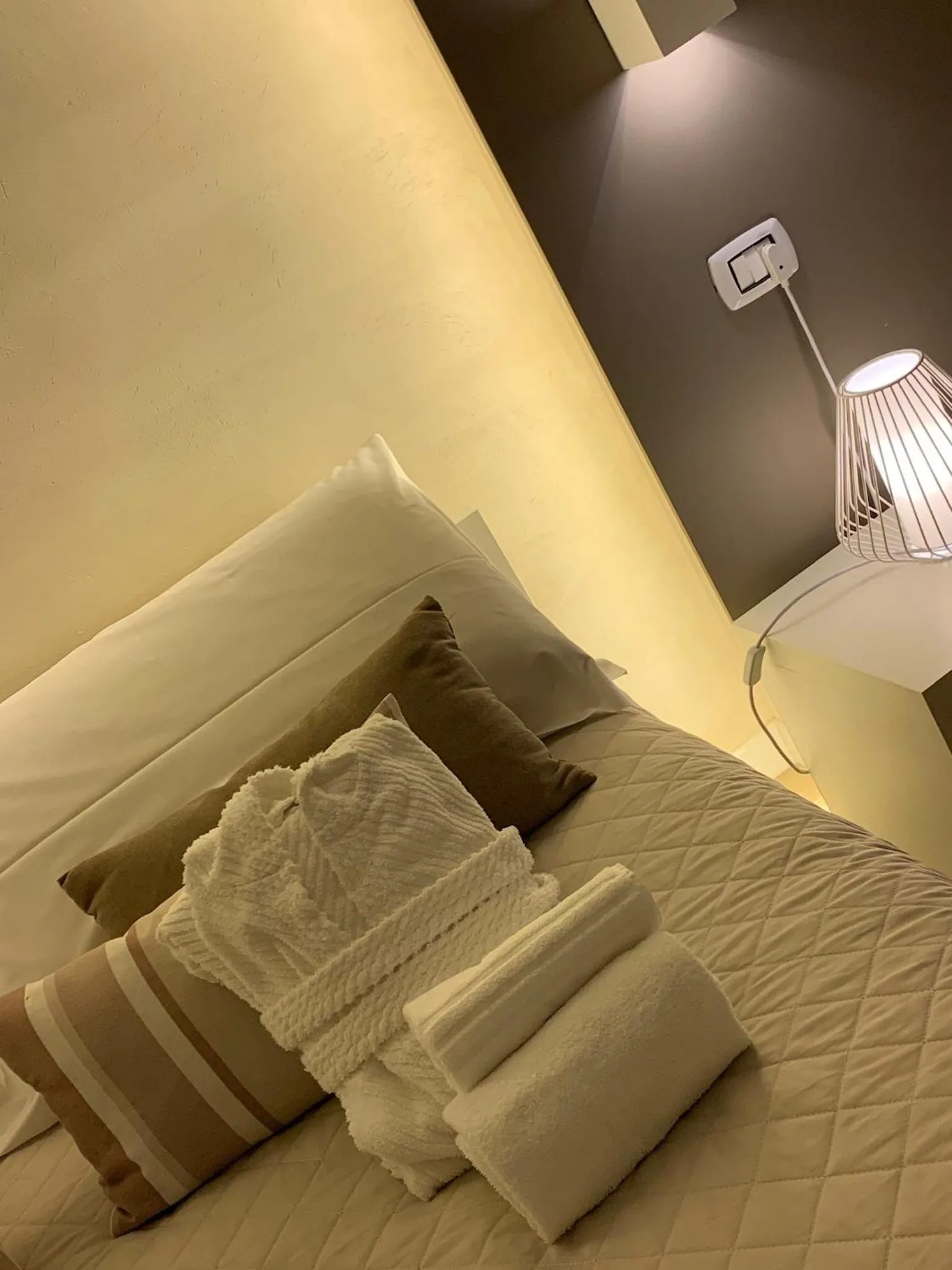 Bed in La Banchina Holiday Rooms