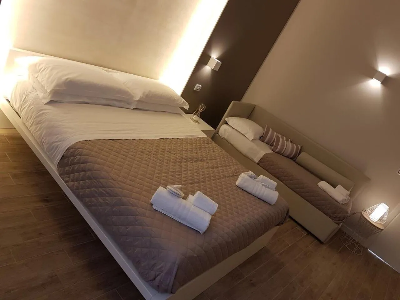 Bed in La Banchina Holiday Rooms