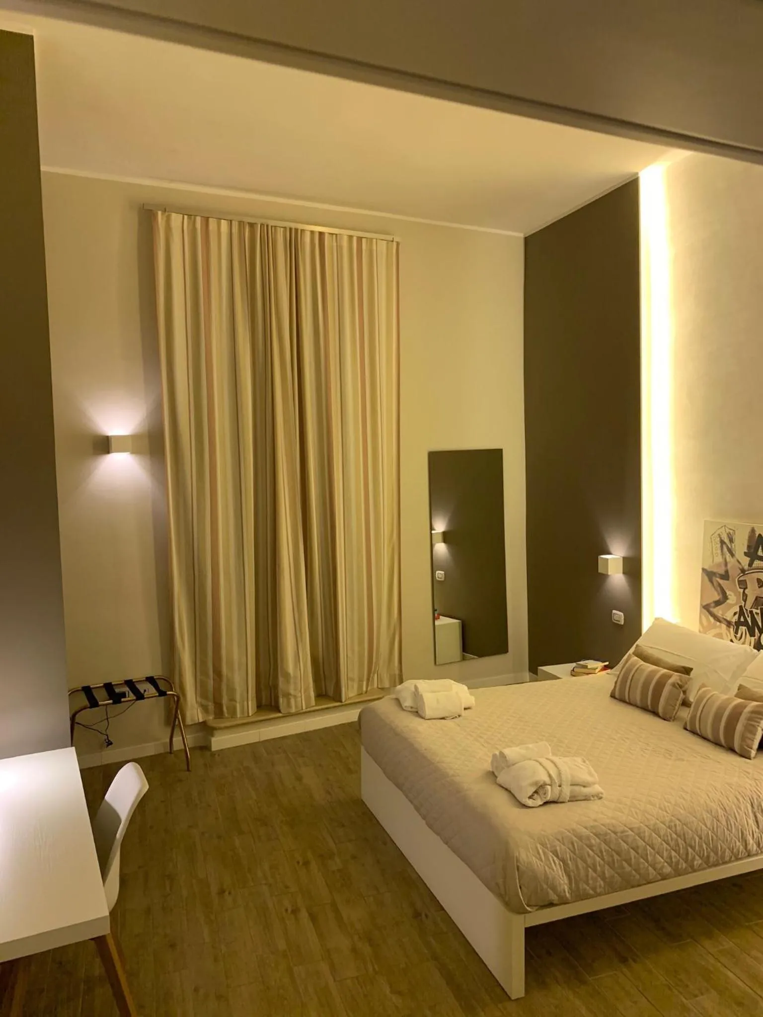 Photo of the whole room, Bed in La Banchina Holiday Rooms
