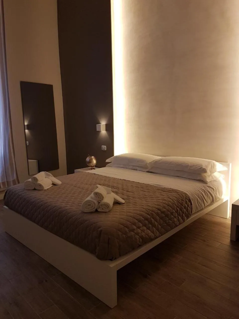 Bed in La Banchina Holiday Rooms