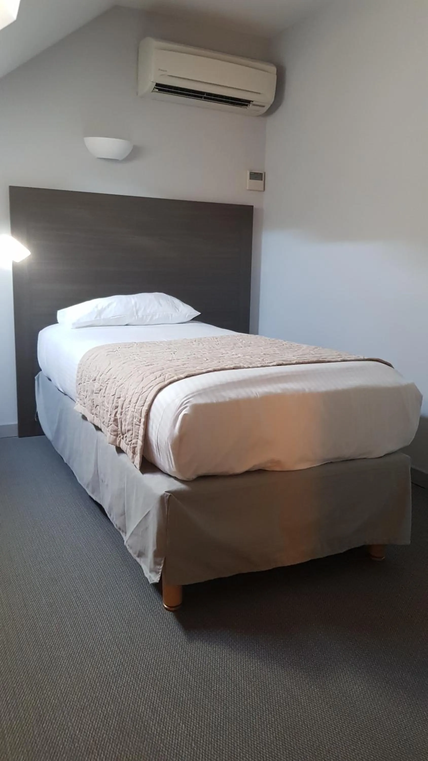 Bedroom, Bed in Logis Hôtel des Deux Forts