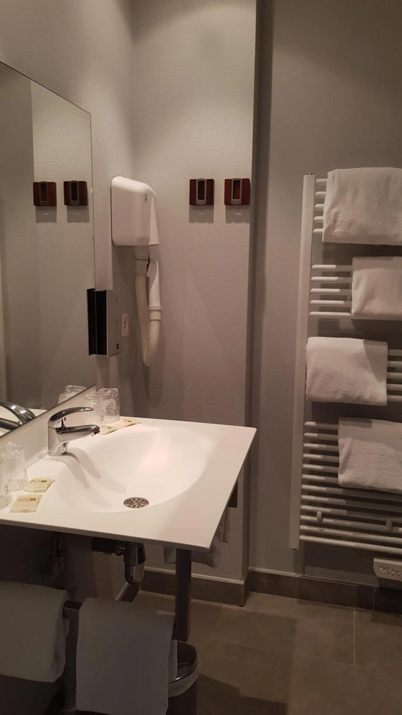 Bathroom in Logis Hôtel des Deux Forts