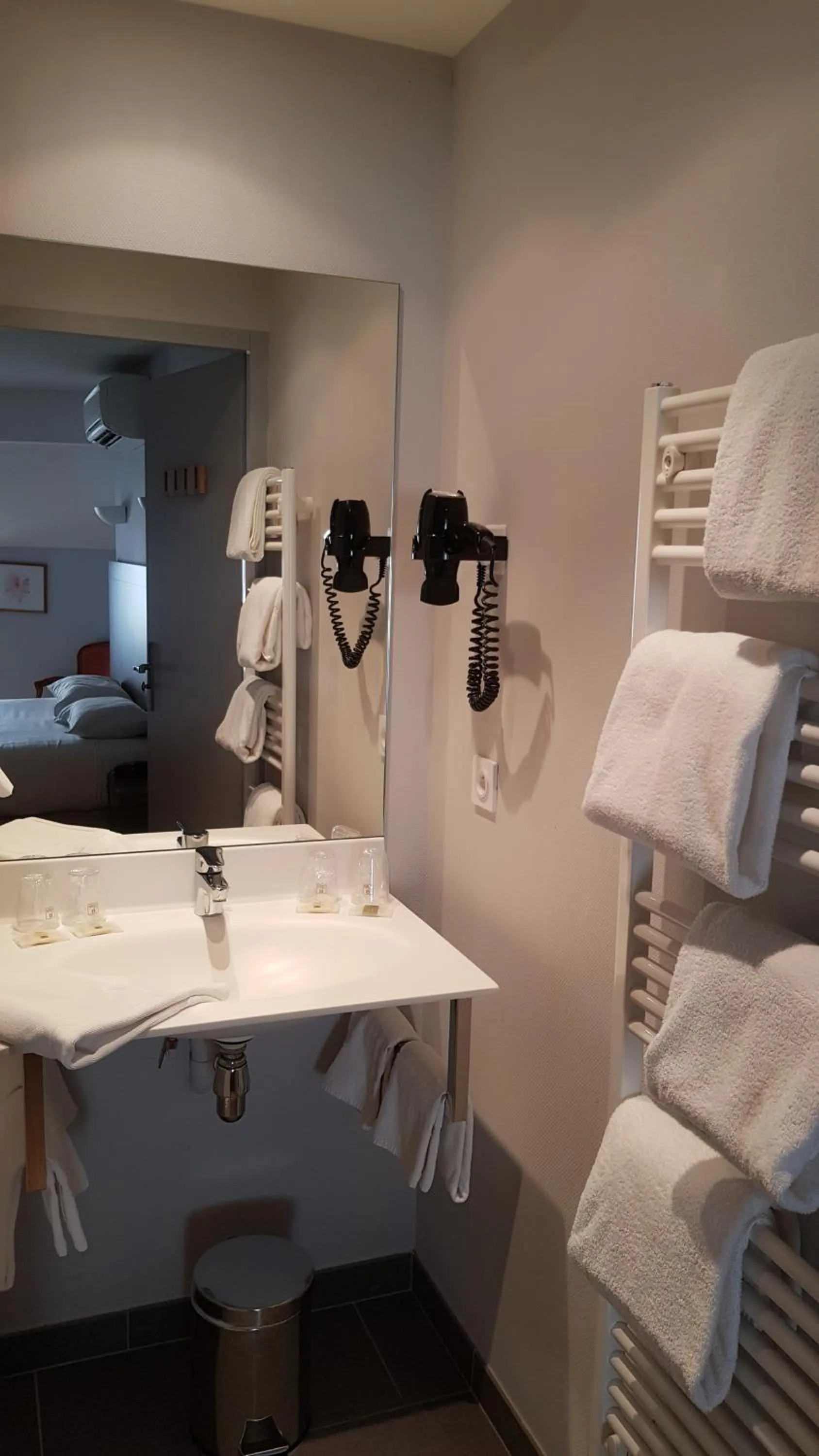 Bathroom in Logis Hôtel des Deux Forts