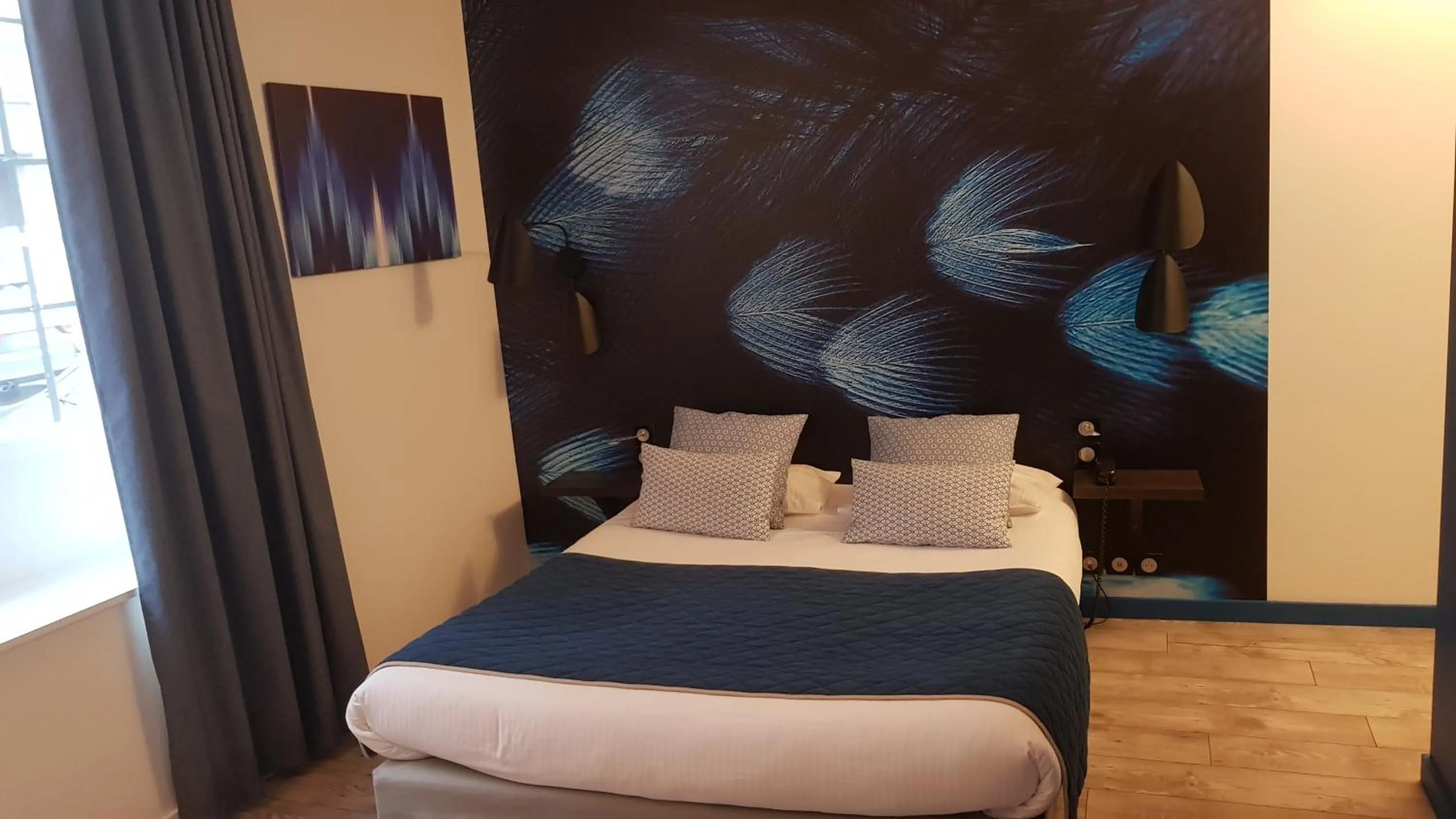 Bedroom, Bed in Logis Hôtel des Deux Forts