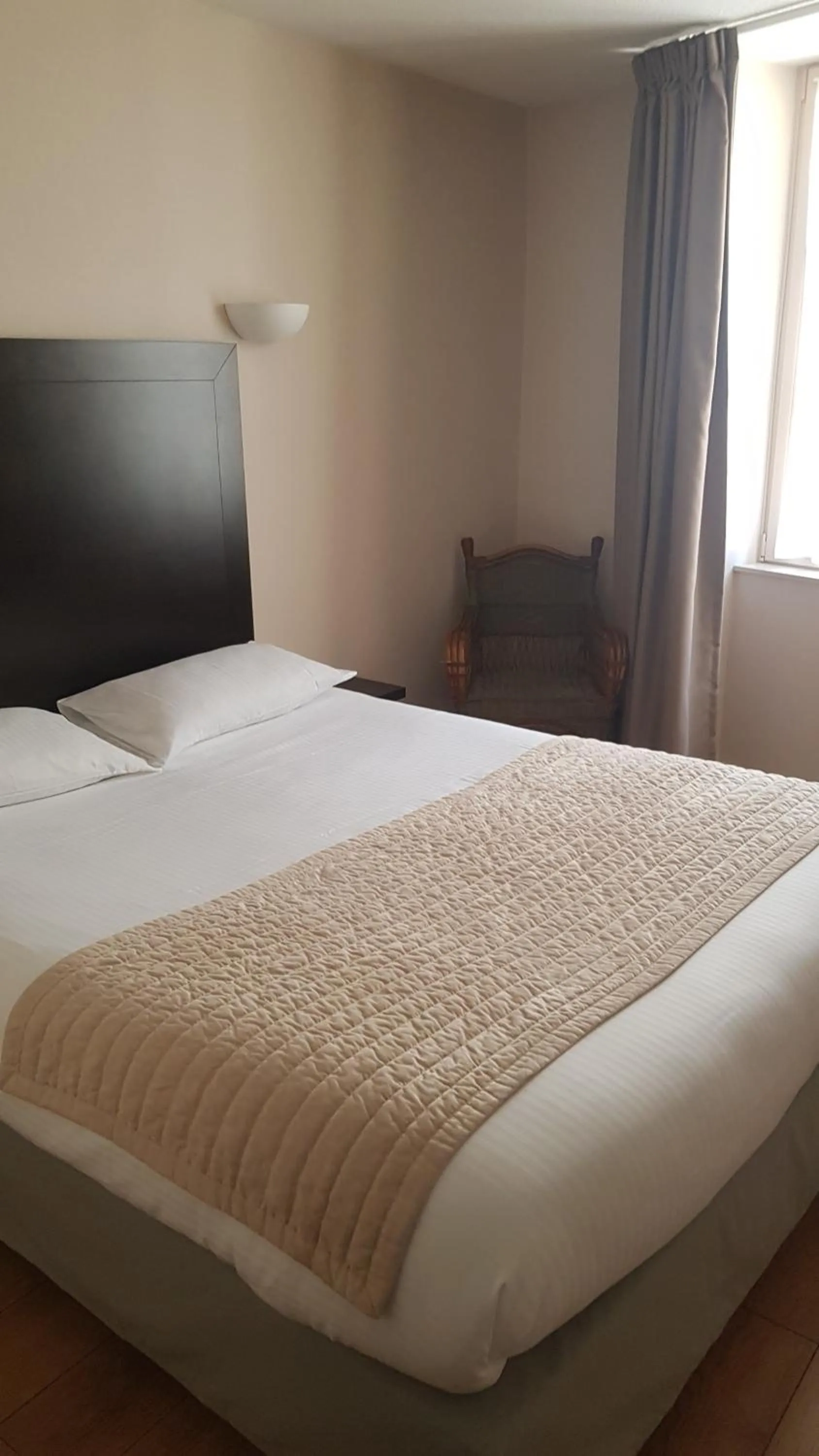 Bedroom, Bed in Logis Hôtel des Deux Forts