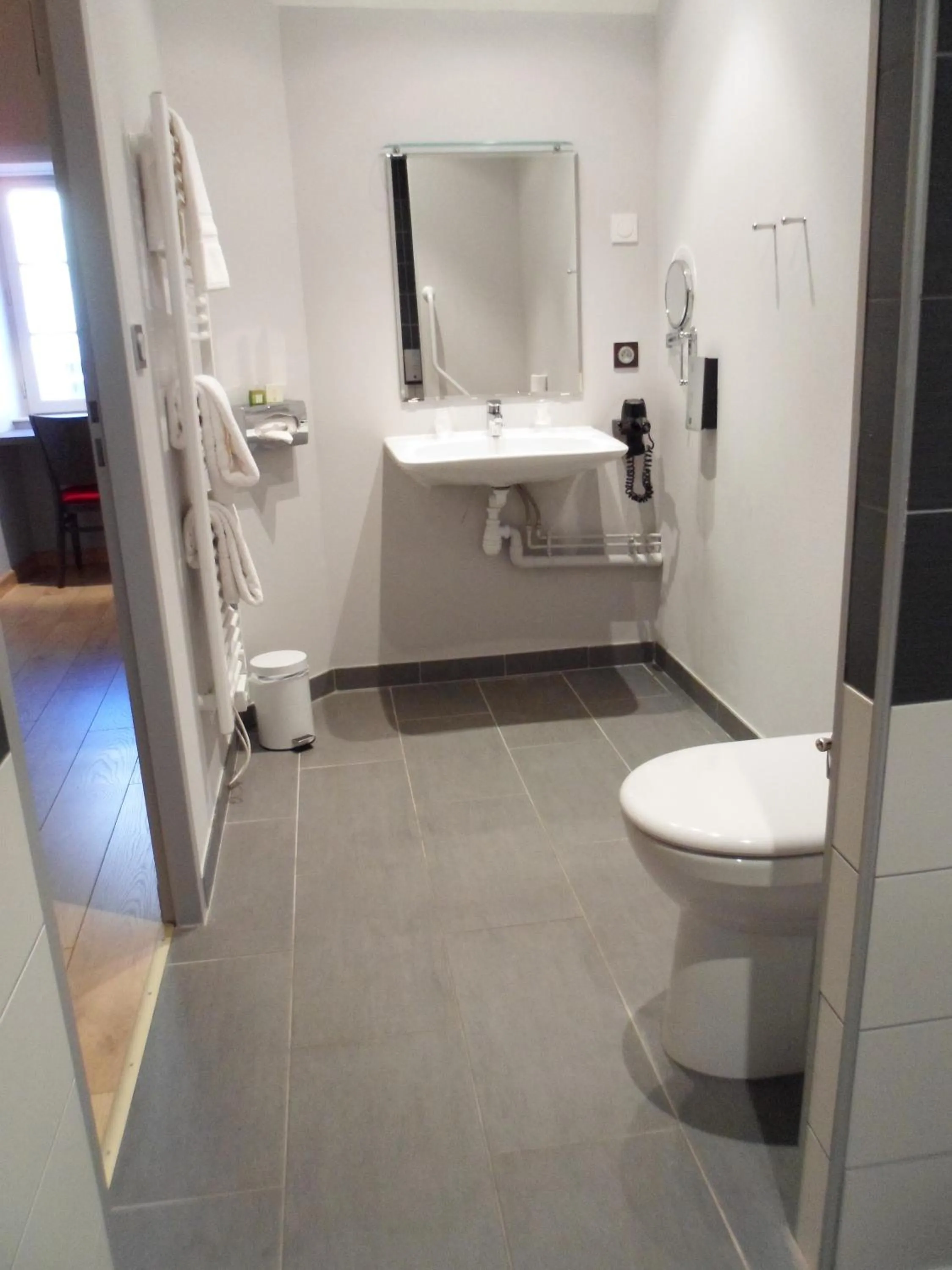 Bathroom in Logis Hôtel des Deux Forts