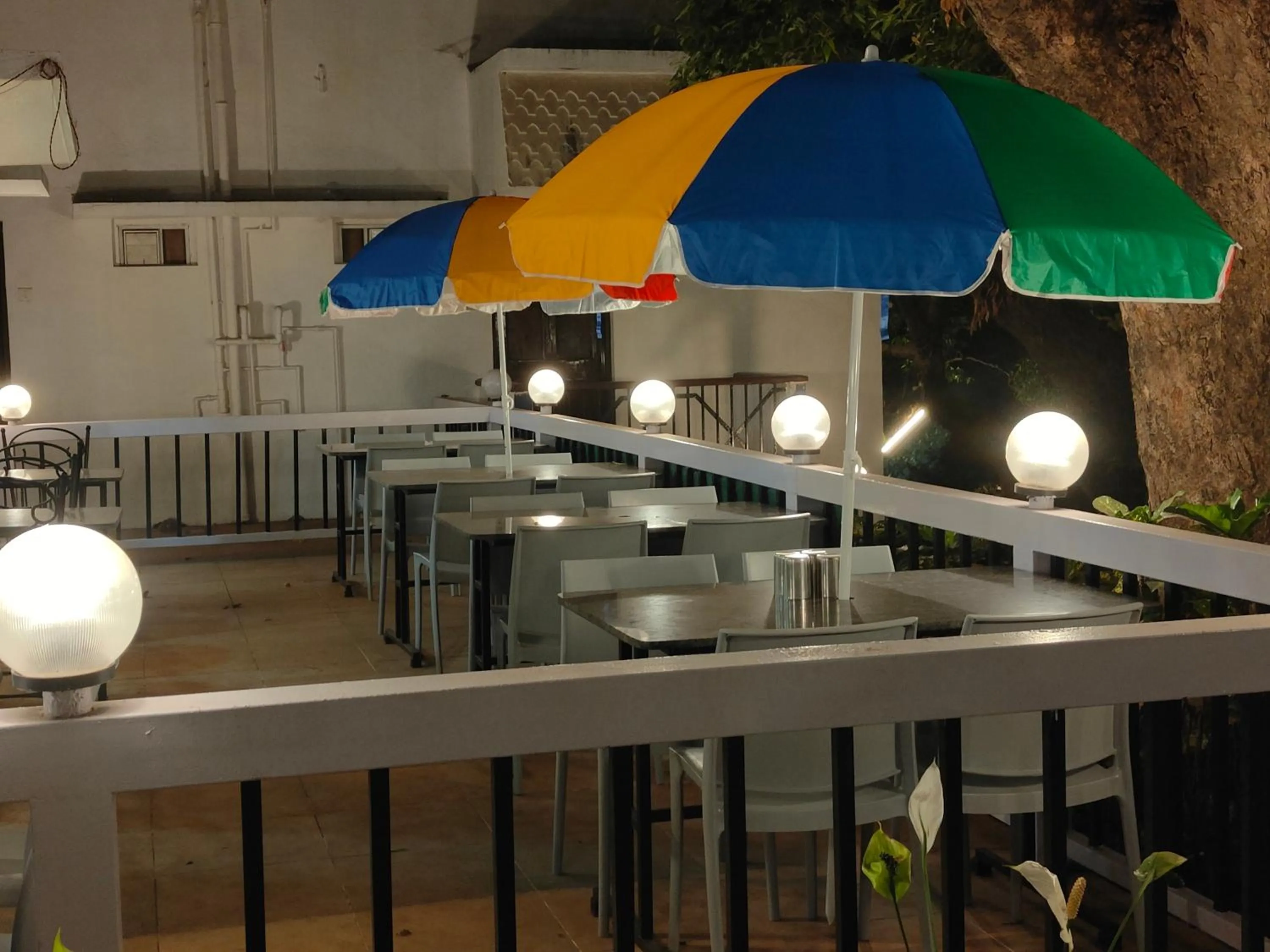 Restaurant/places to eat in Rain Raga Resort