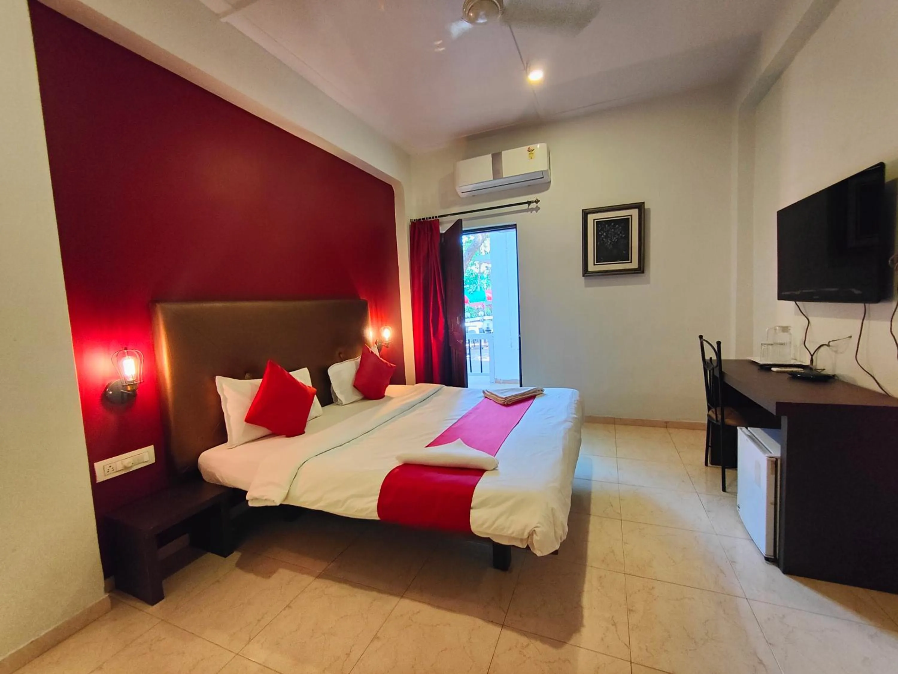Photo of the whole room, Bed in Rain Raga Resort