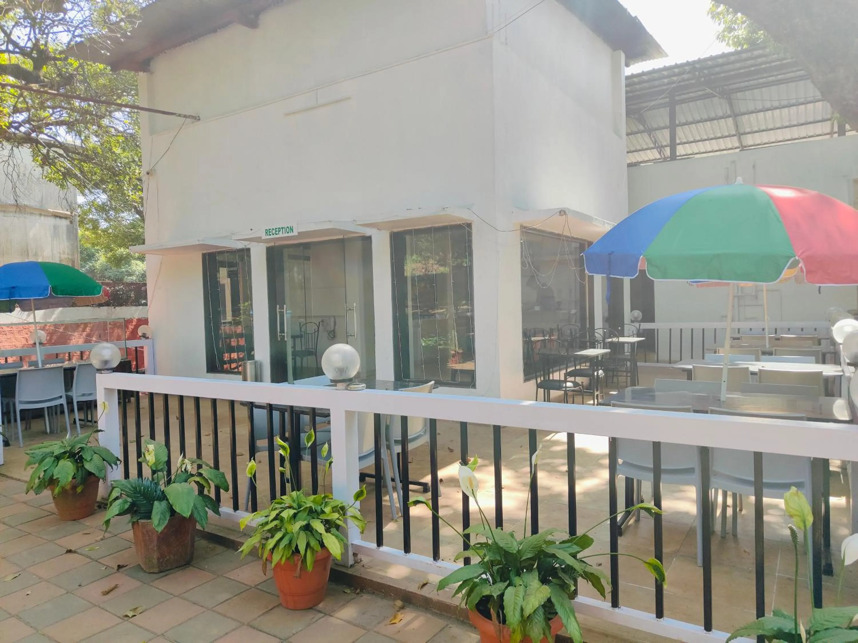 Restaurant/places to eat in Rain Raga Resort