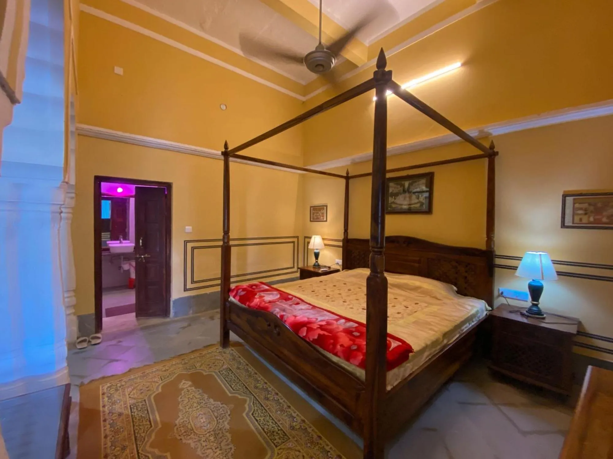 Bed in Hotel Radhika Haveli, Mandawa