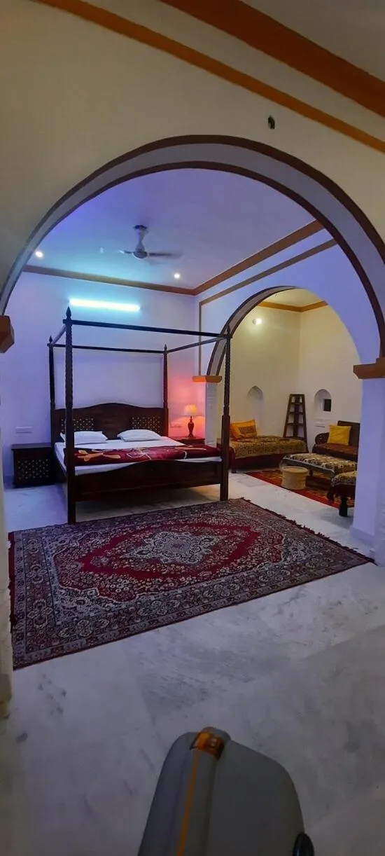 Bed in Hotel Radhika Haveli, Mandawa