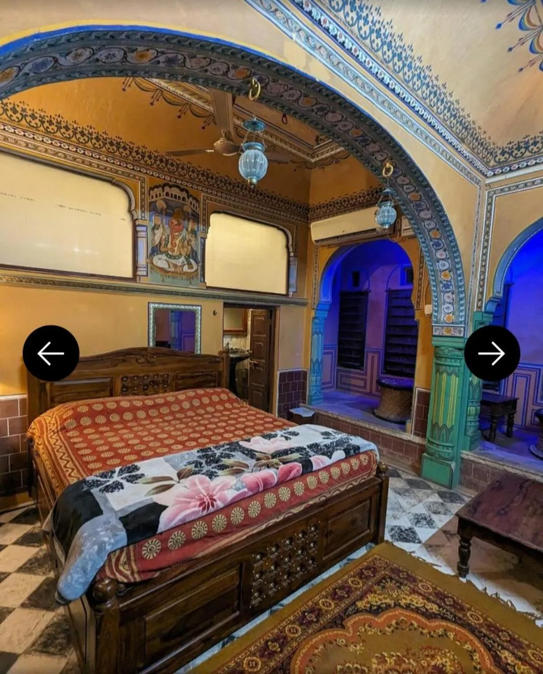Bed in Hotel Radhika Haveli, Mandawa