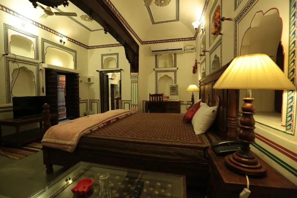 Bed in Hotel Radhika Haveli, Mandawa