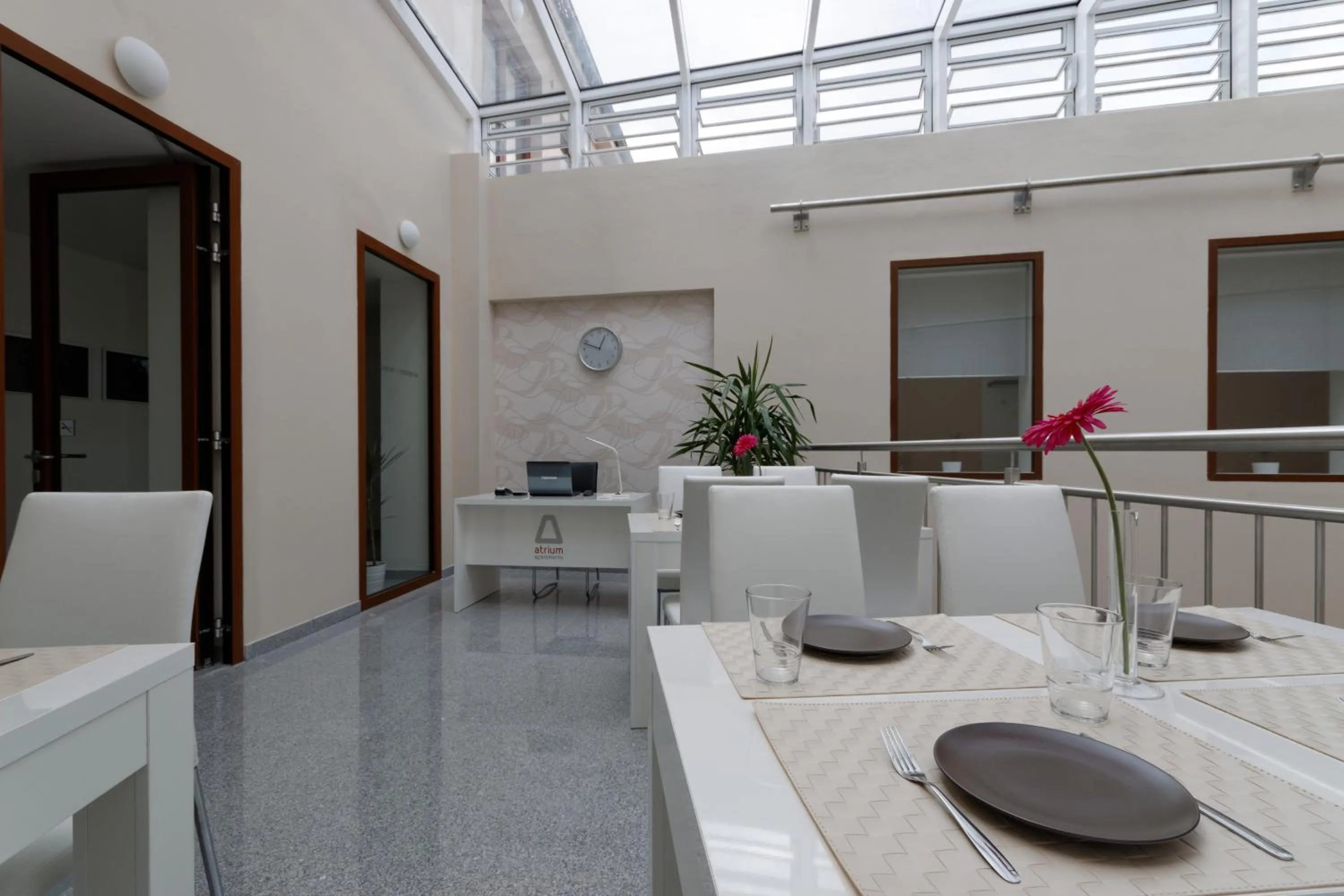 Restaurant/places to eat in Atrium Apartments
