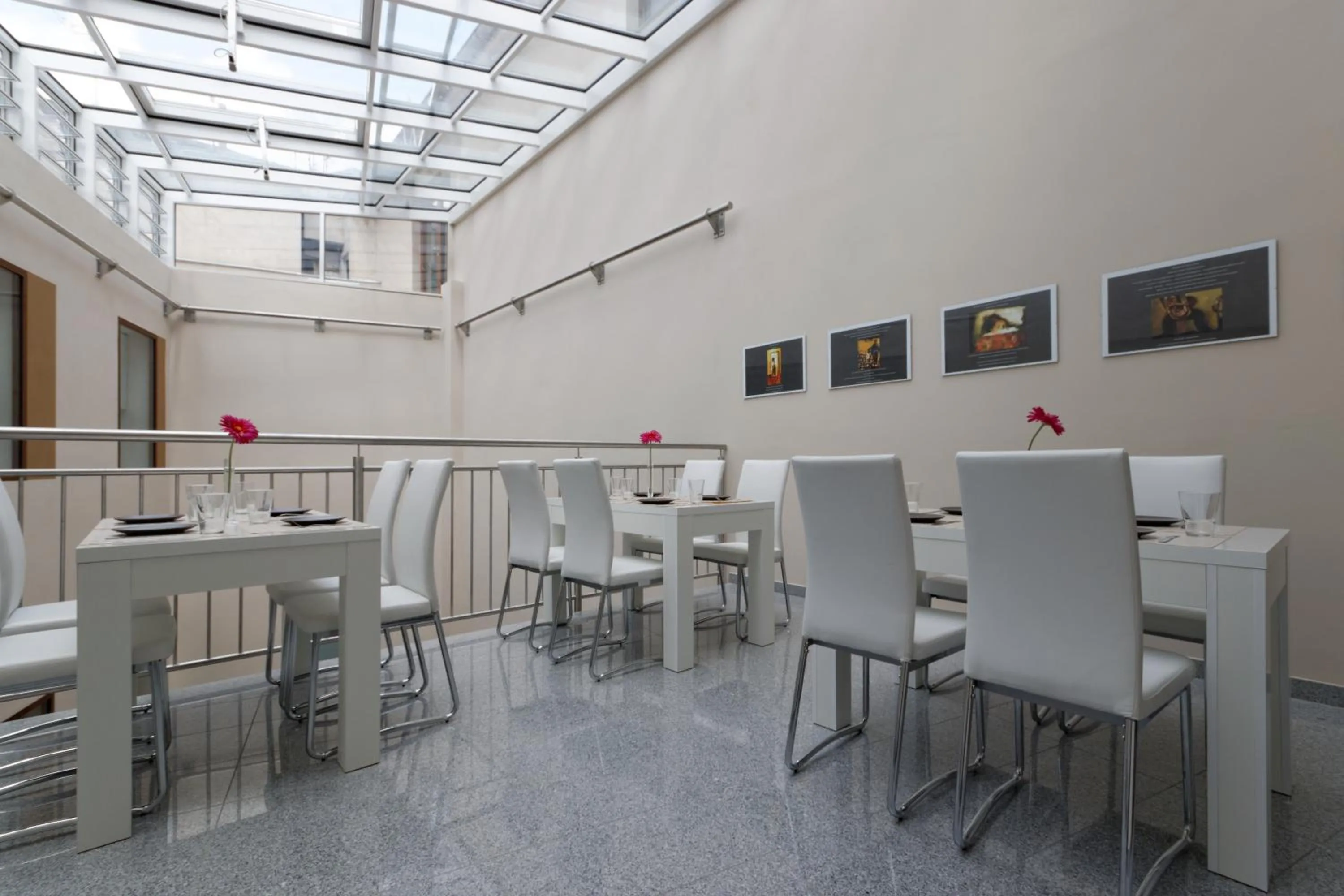 Restaurant/places to eat in Atrium Apartments