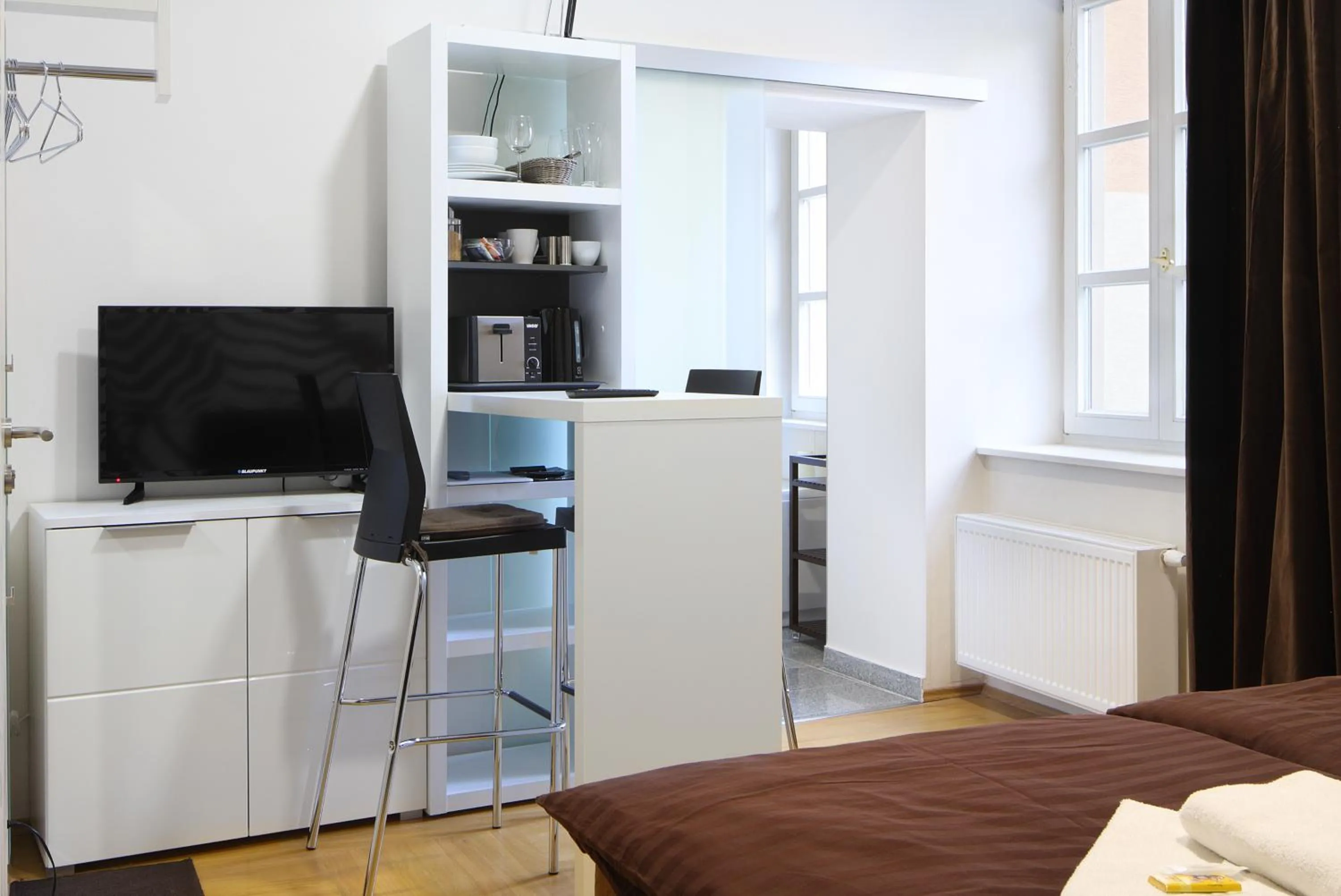 TV and multimedia in Atrium Apartments