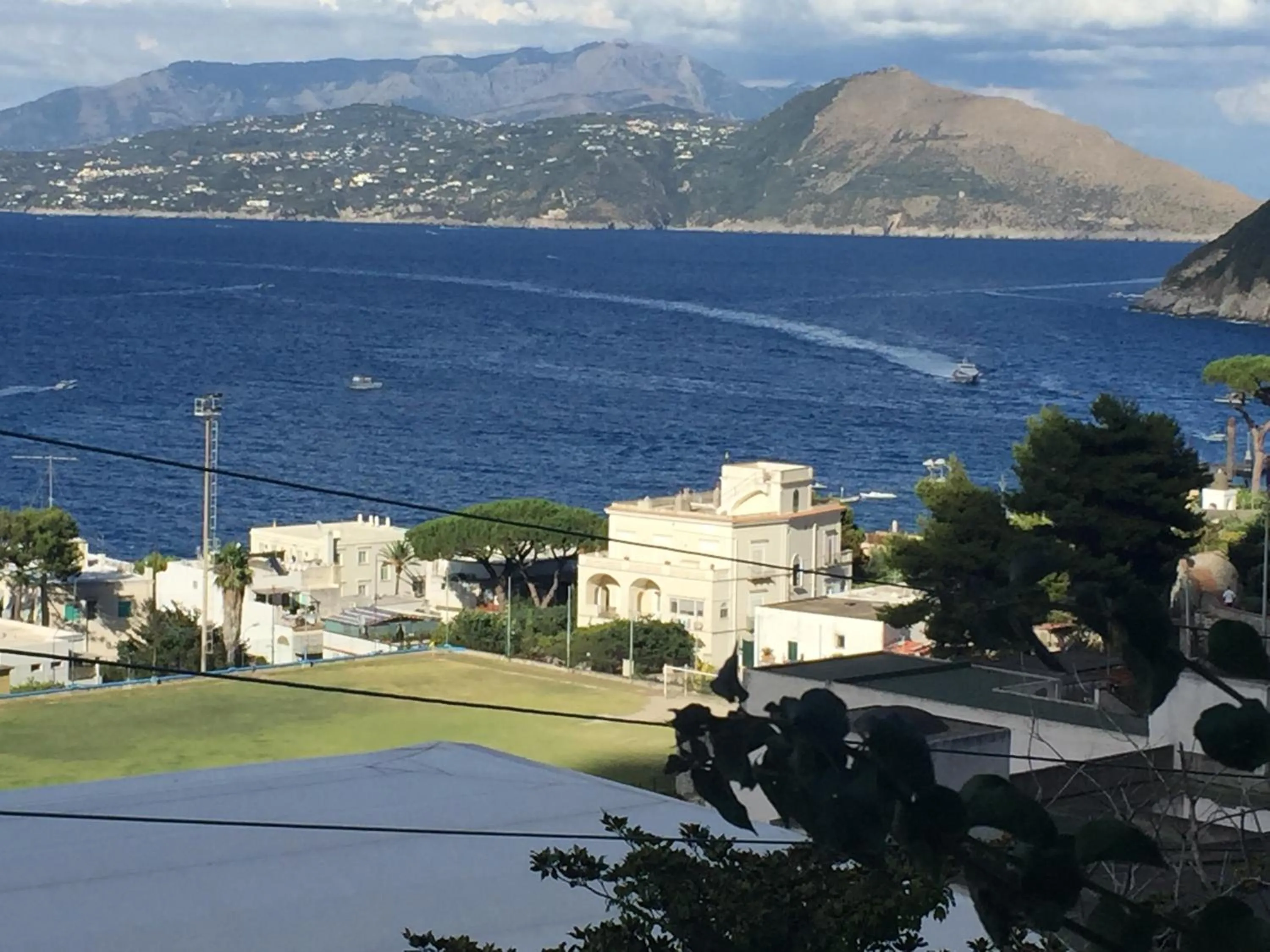 Day in Scala Fenicia 14 by CapriRooms