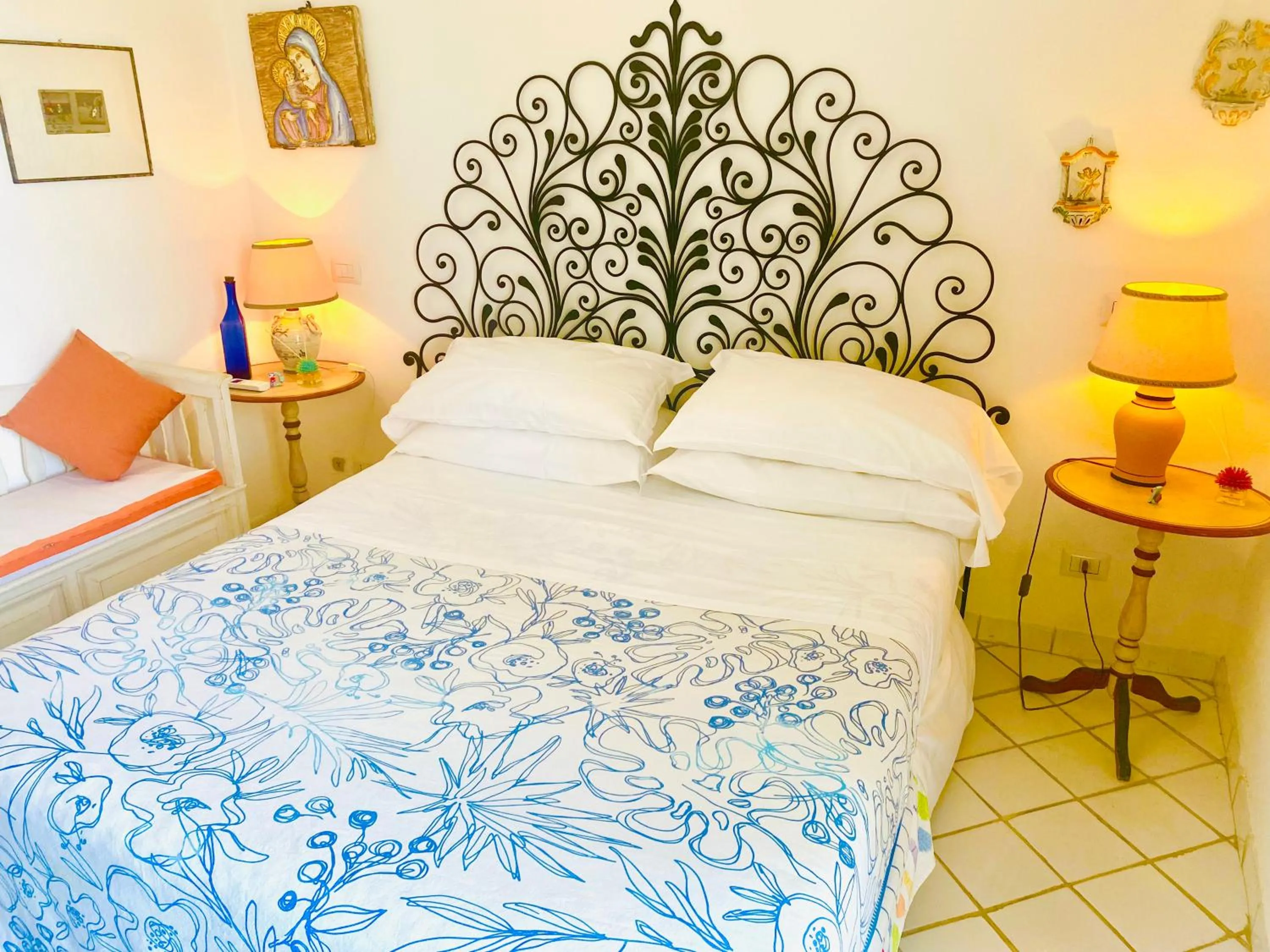 Bedroom in Scala Fenicia 14 by CapriRooms