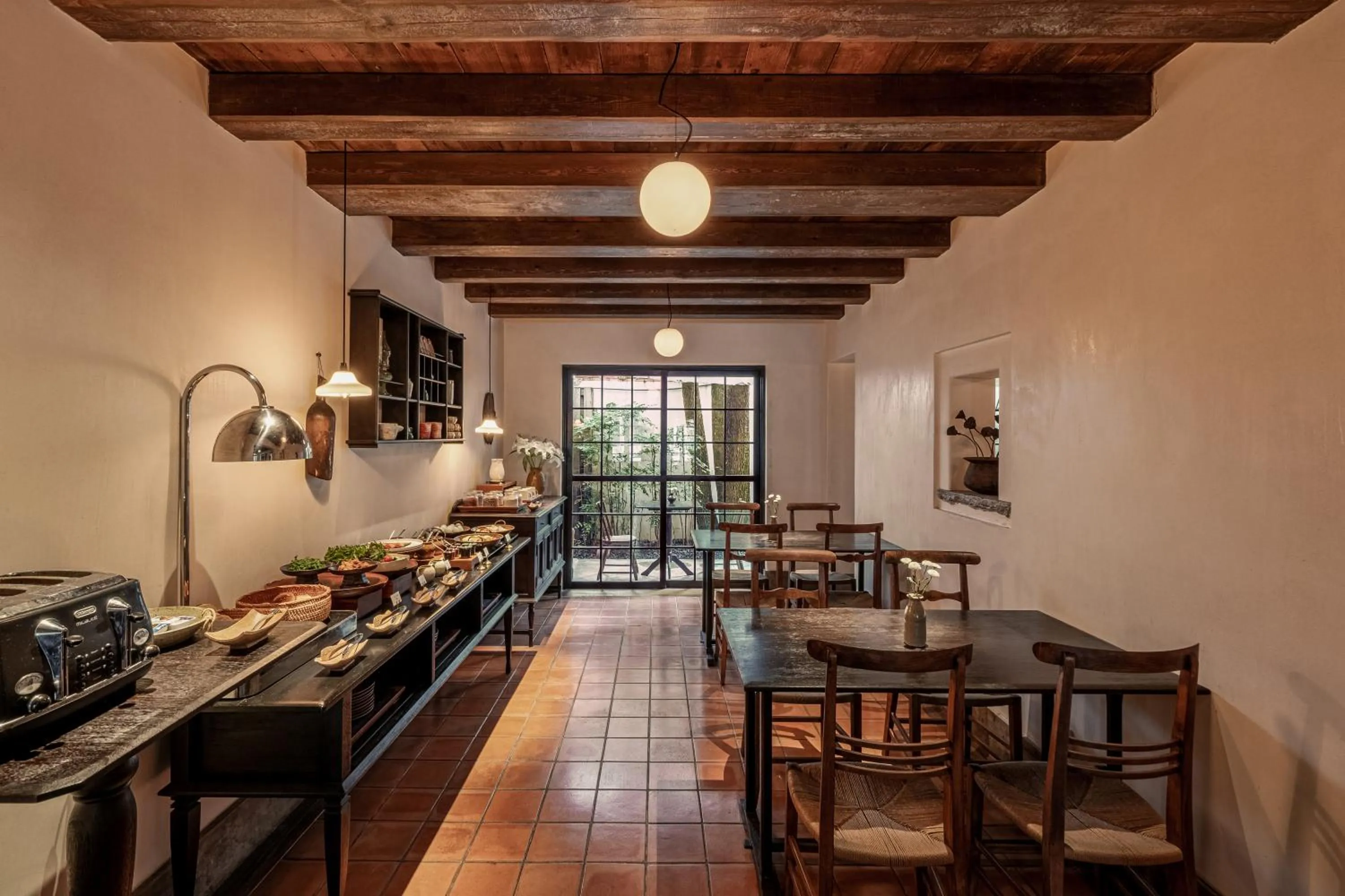 Dining area in Dali Ancient Town Anyu Hotel