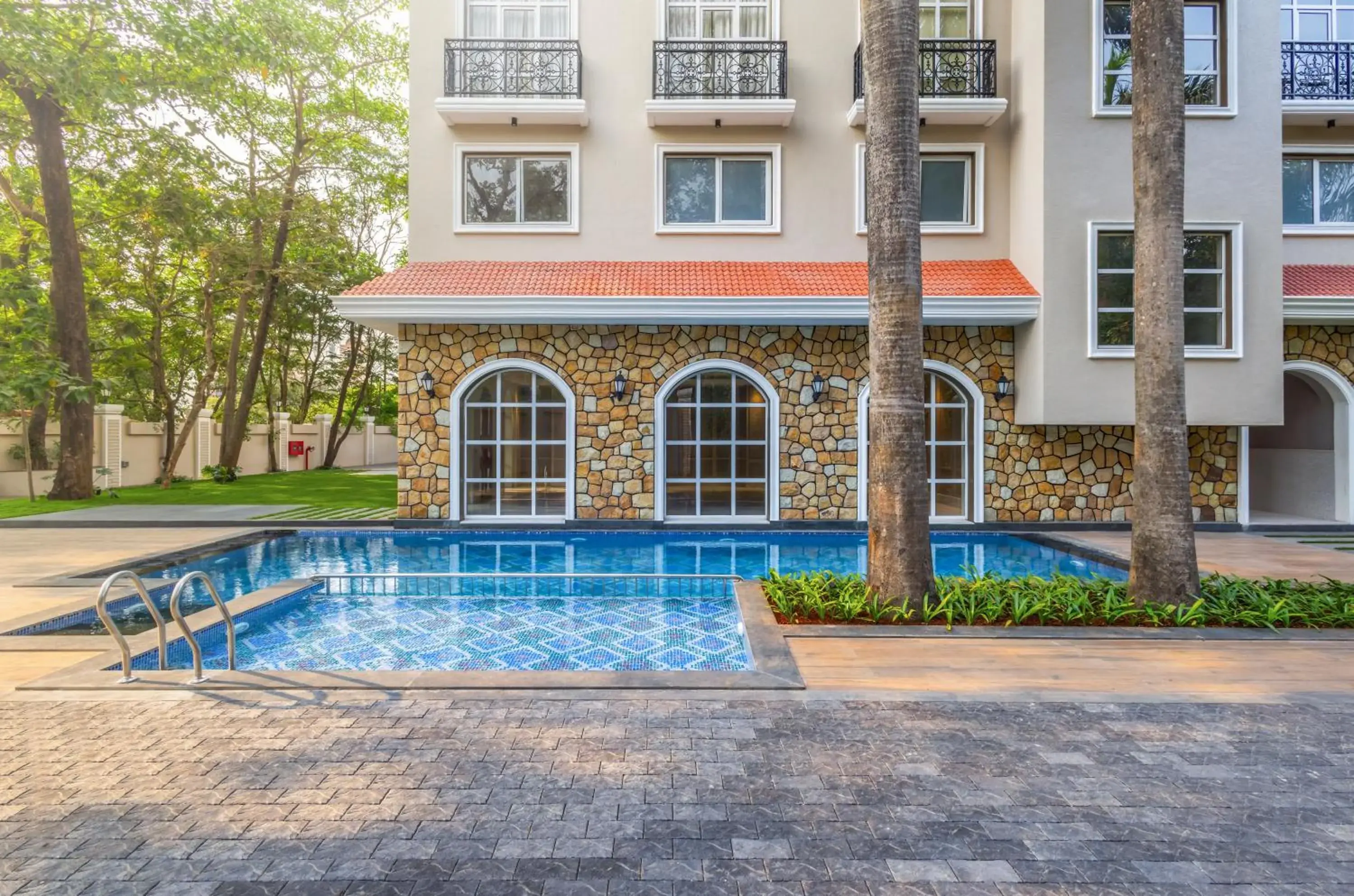 Swimming pool in Enrise by Sayaji Lonavala Swimming pool in Enrise by Sayaji Lonavala