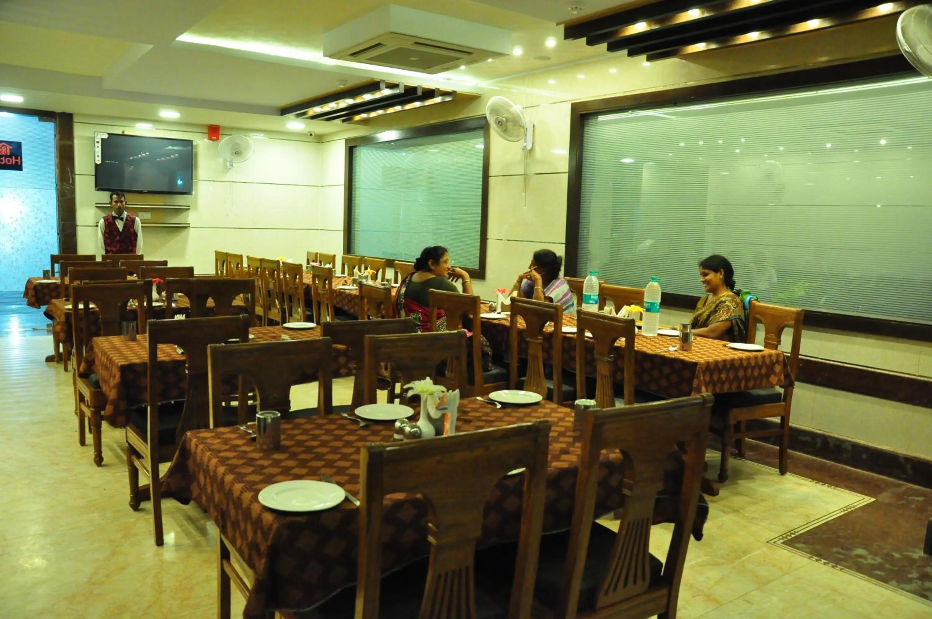 Restaurant/places to eat in Hotel Basera Brij Bhoomi Vrindavan